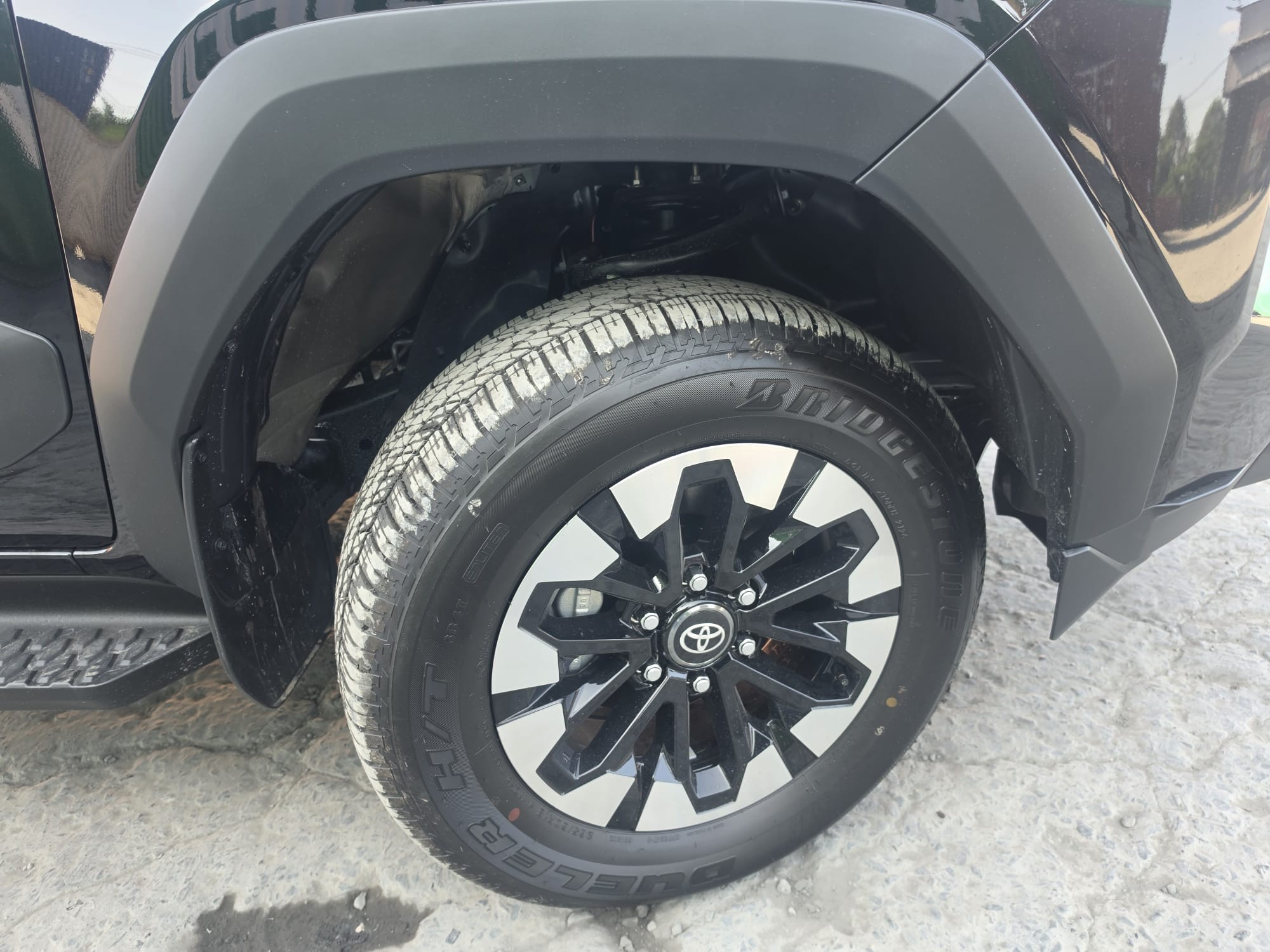 2026 TOYOTA HILUX DOUBLE CAB TRAILHUNTER 2.8 4WD AT Black image 11