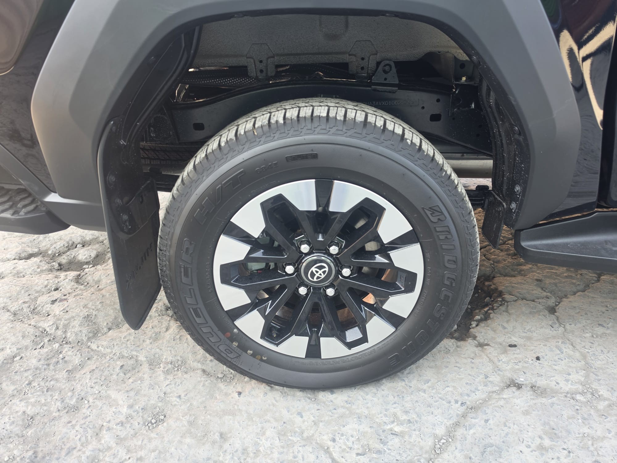 2026 TOYOTA HILUX DOUBLE CAB TRAILHUNTER 2.8 4WD AT Black image 12