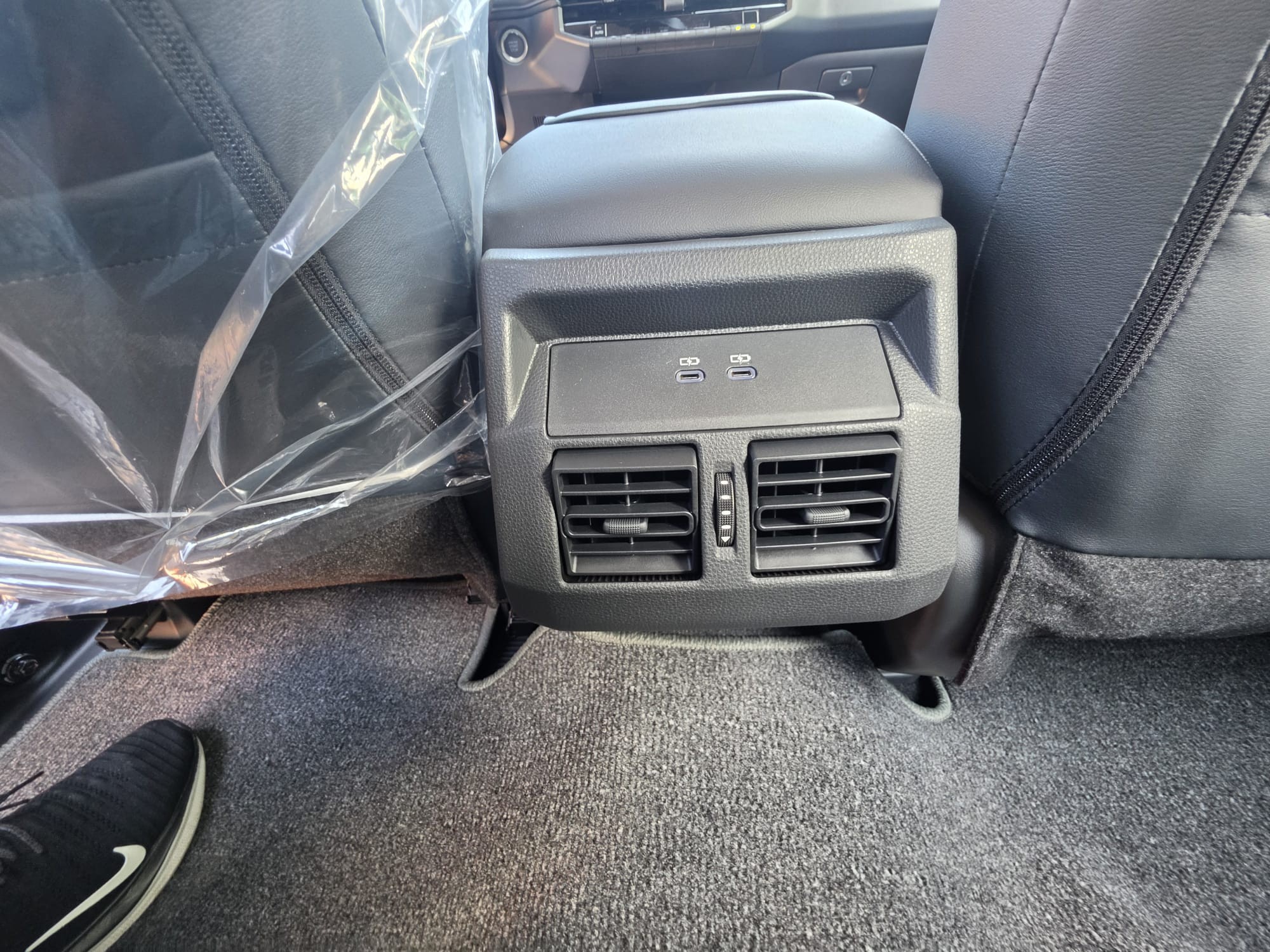 2026 TOYOTA HILUX DOUBLE CAB TRAILHUNTER 2.8 4WD AT Black image 29