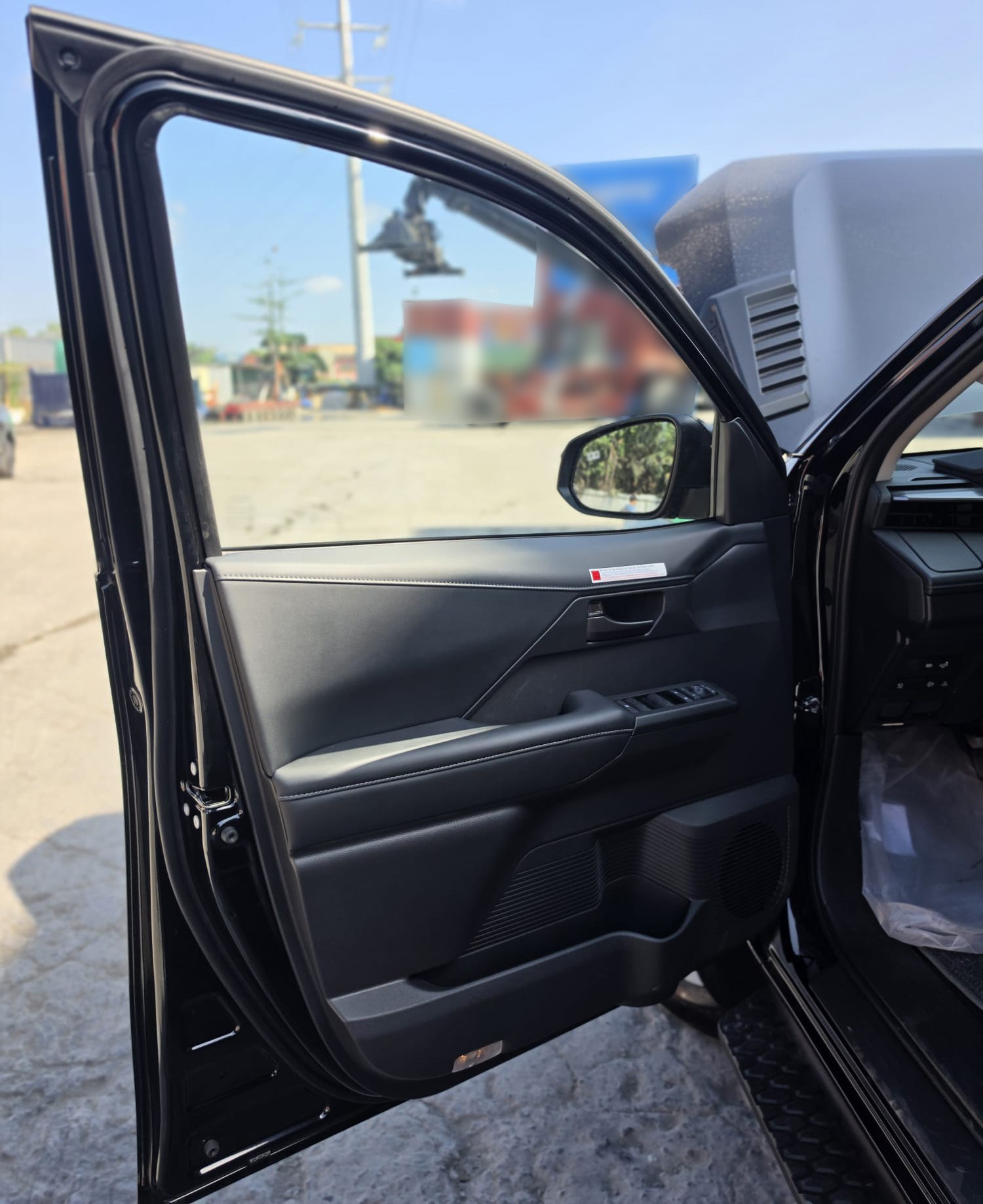 2026 TOYOTA HILUX DOUBLE CAB TRAILHUNTER 2.8 4WD AT Black image 31
