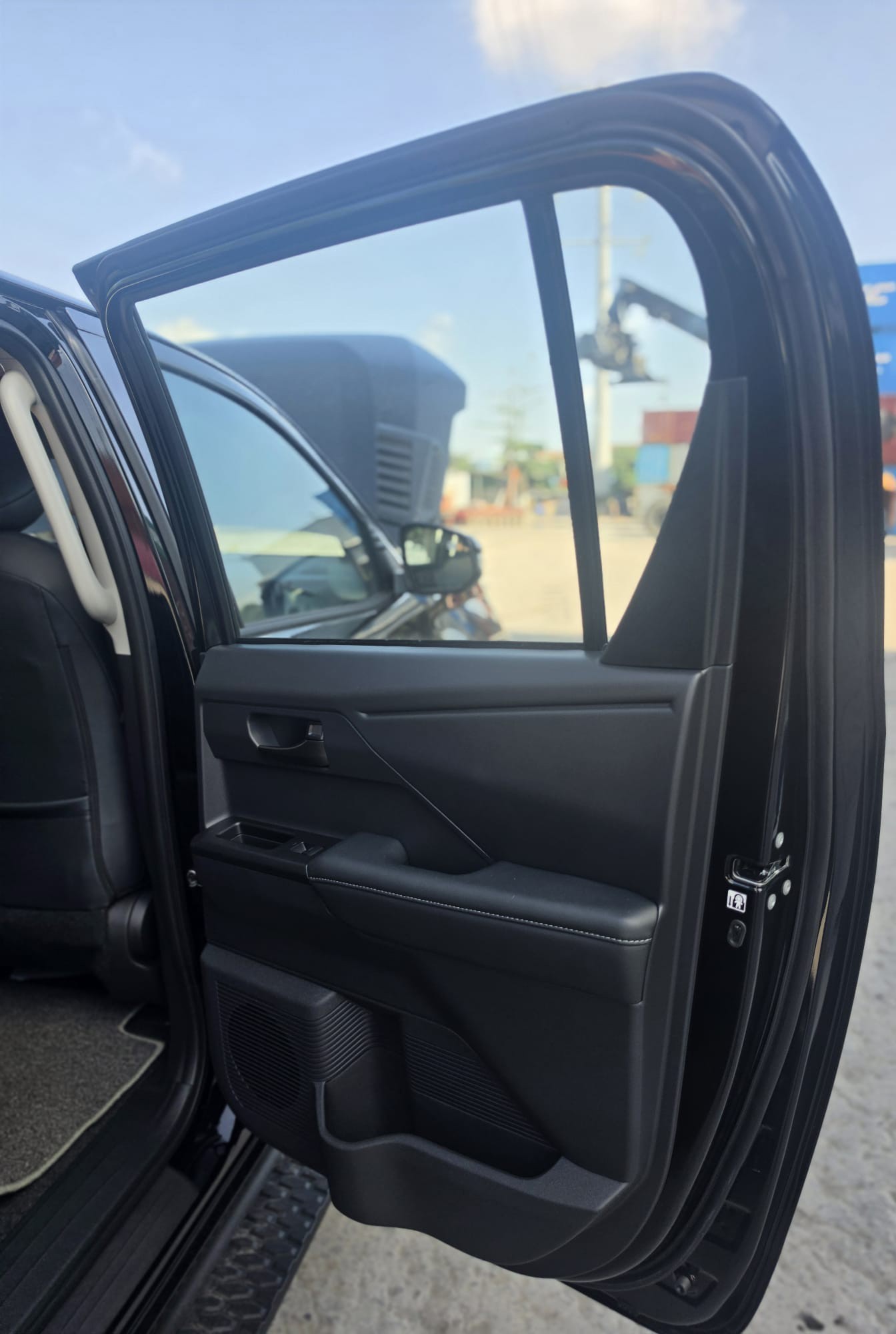 2026 TOYOTA HILUX DOUBLE CAB TRAILHUNTER 2.8 4WD AT Black image 34