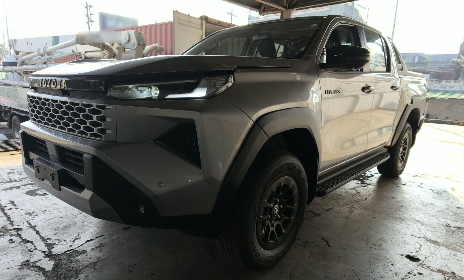 2026 TOYOTA HILUX DOUBLE CAB E 2.8 4WD MT Silver