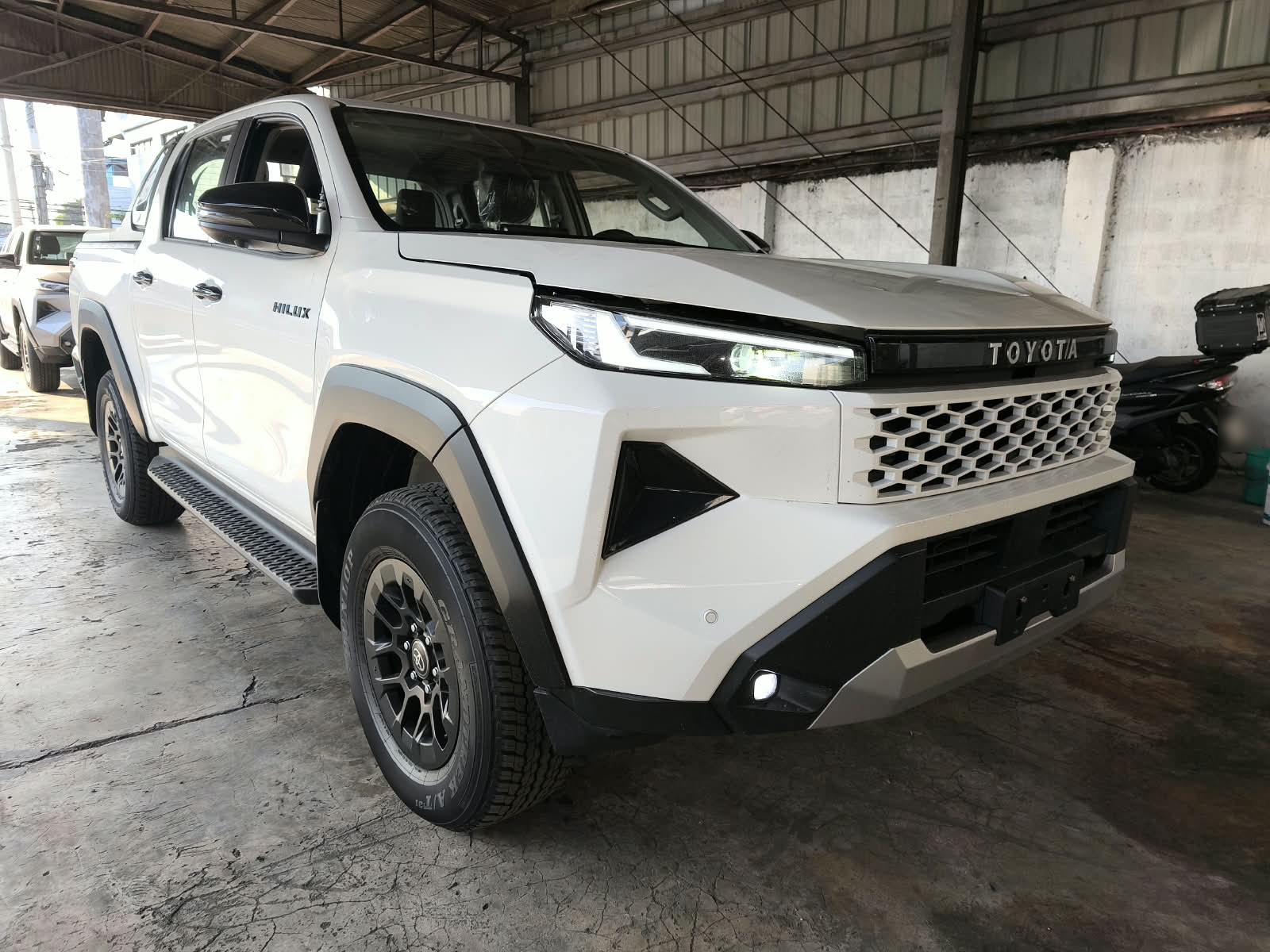 2026 TOYOTA HILUX DOUBLE CAB E 2.8 4WD MT White image 7