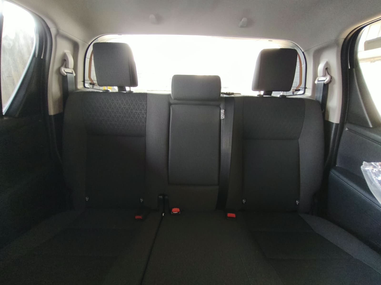 2026 TOYOTA HILUX DOUBLE CAB E 2.8 4WD MT Silver image 15