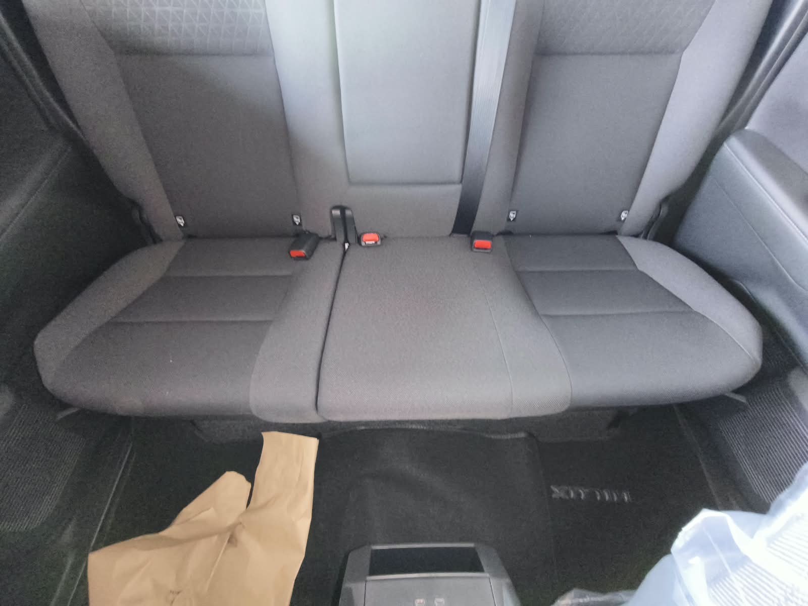 2026 TOYOTA HILUX DOUBLE CAB E 2.8 4WD MT Silver image 16