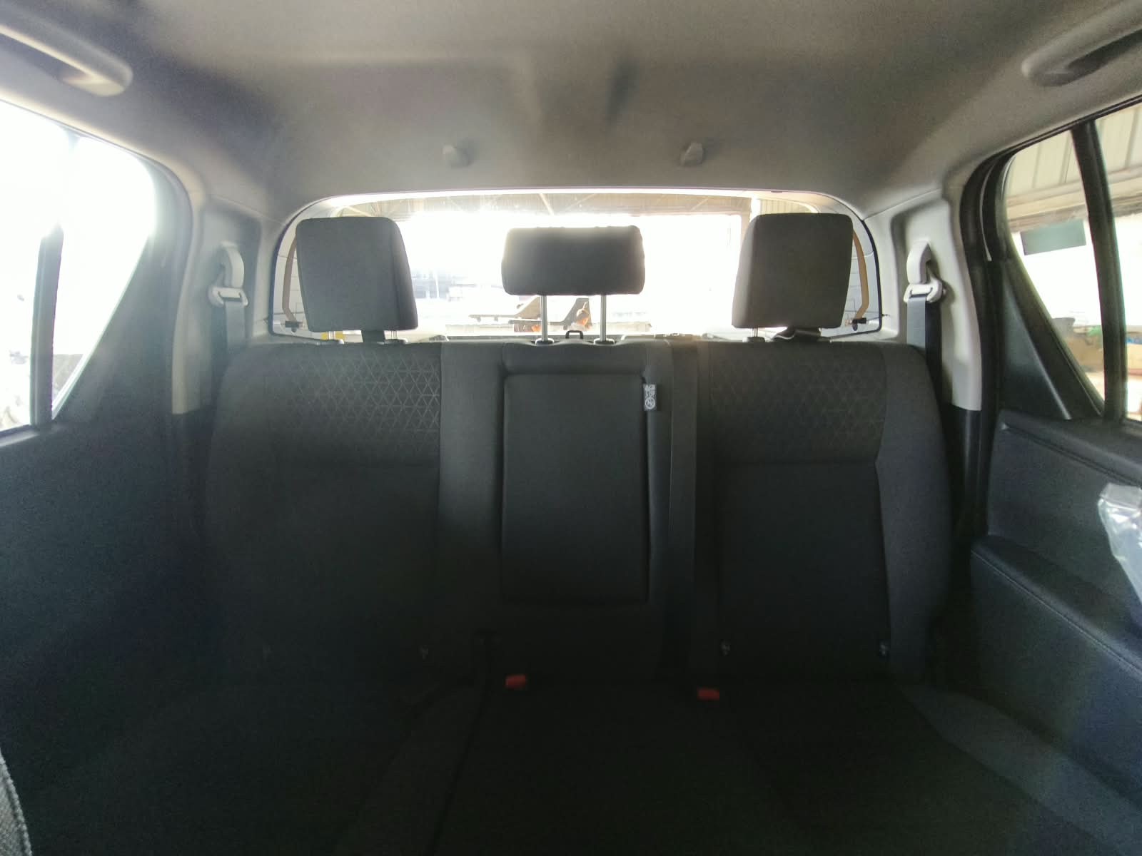 2026 TOYOTA HILUX DOUBLE CAB E 2.8 4WD MT White image 16