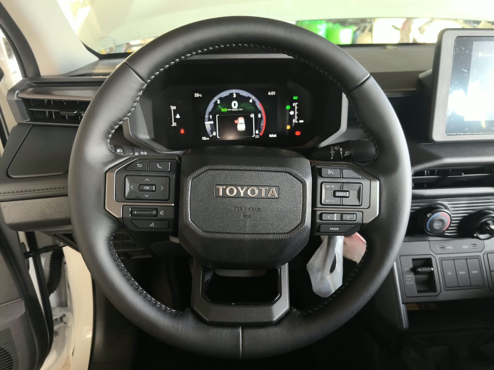2026 TOYOTA HILUX DOUBLE CAB E 2.8 4WD MT White image 22