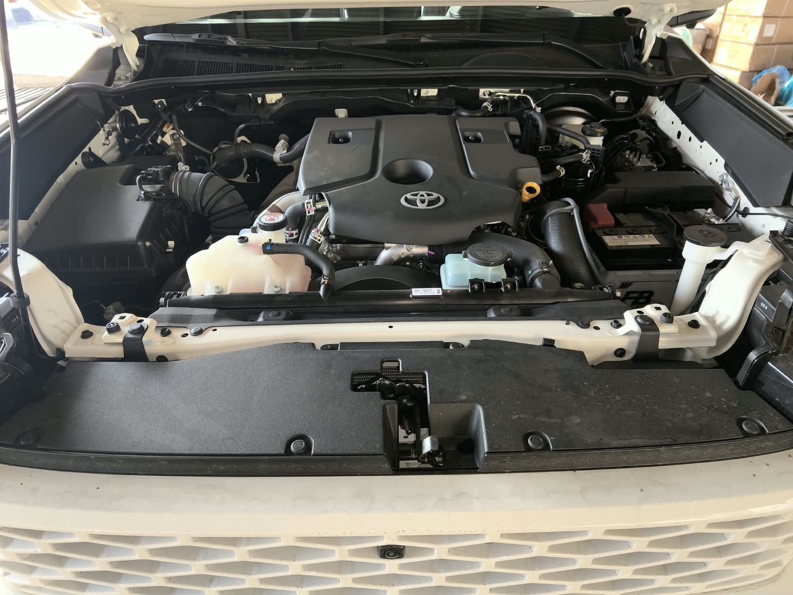 2026 TOYOTA HILUX DOUBLE CAB E 2.8 4WD MT White image 28