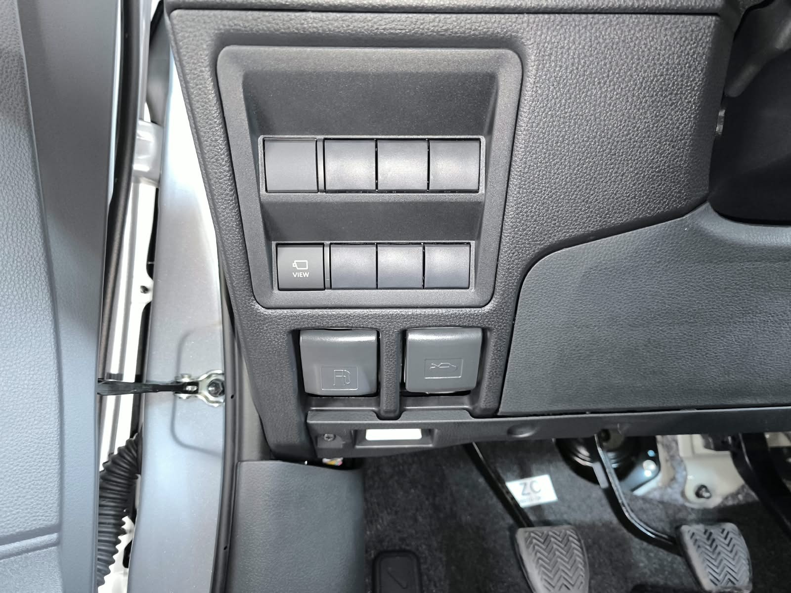 2026 TOYOTA HILUX DOUBLE CAB E 2.8 4WD MT Silver image 25