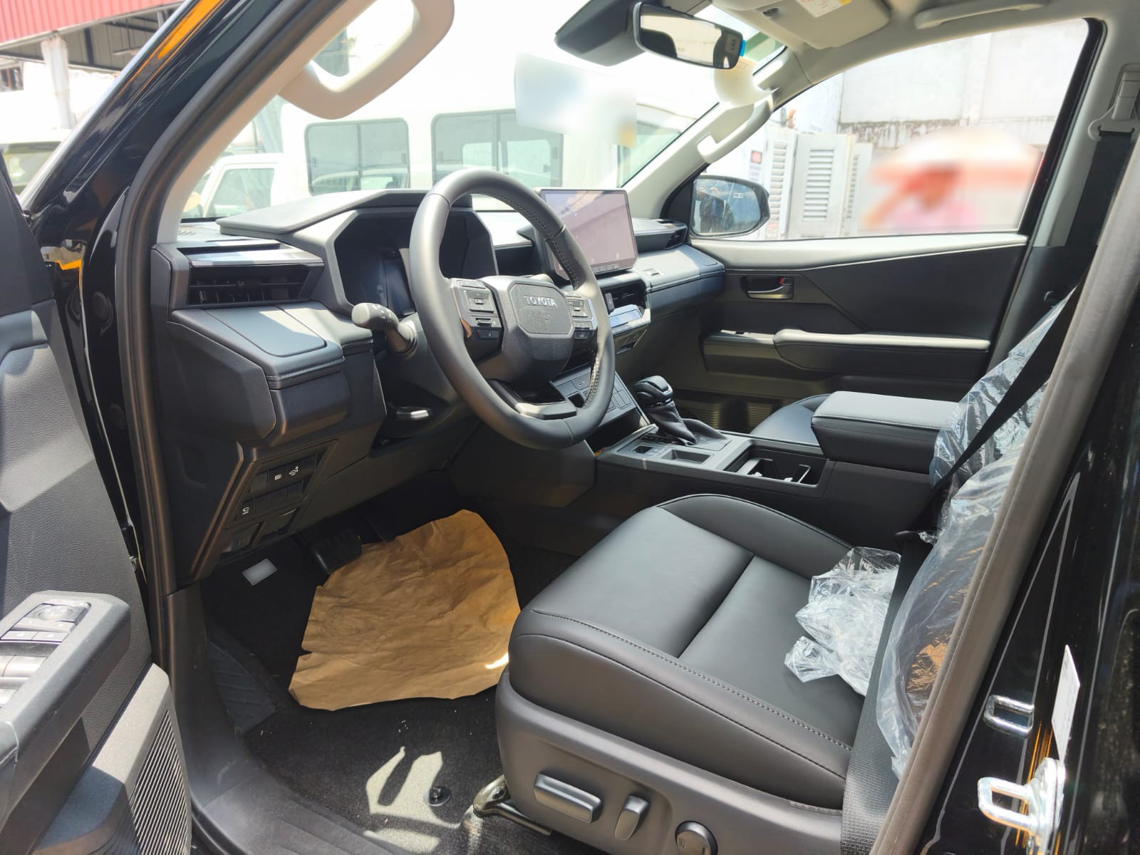 2026 TOYOTA HILUX DOUBLE CAB CONQUEST 2.8 2WD AT Black image 18