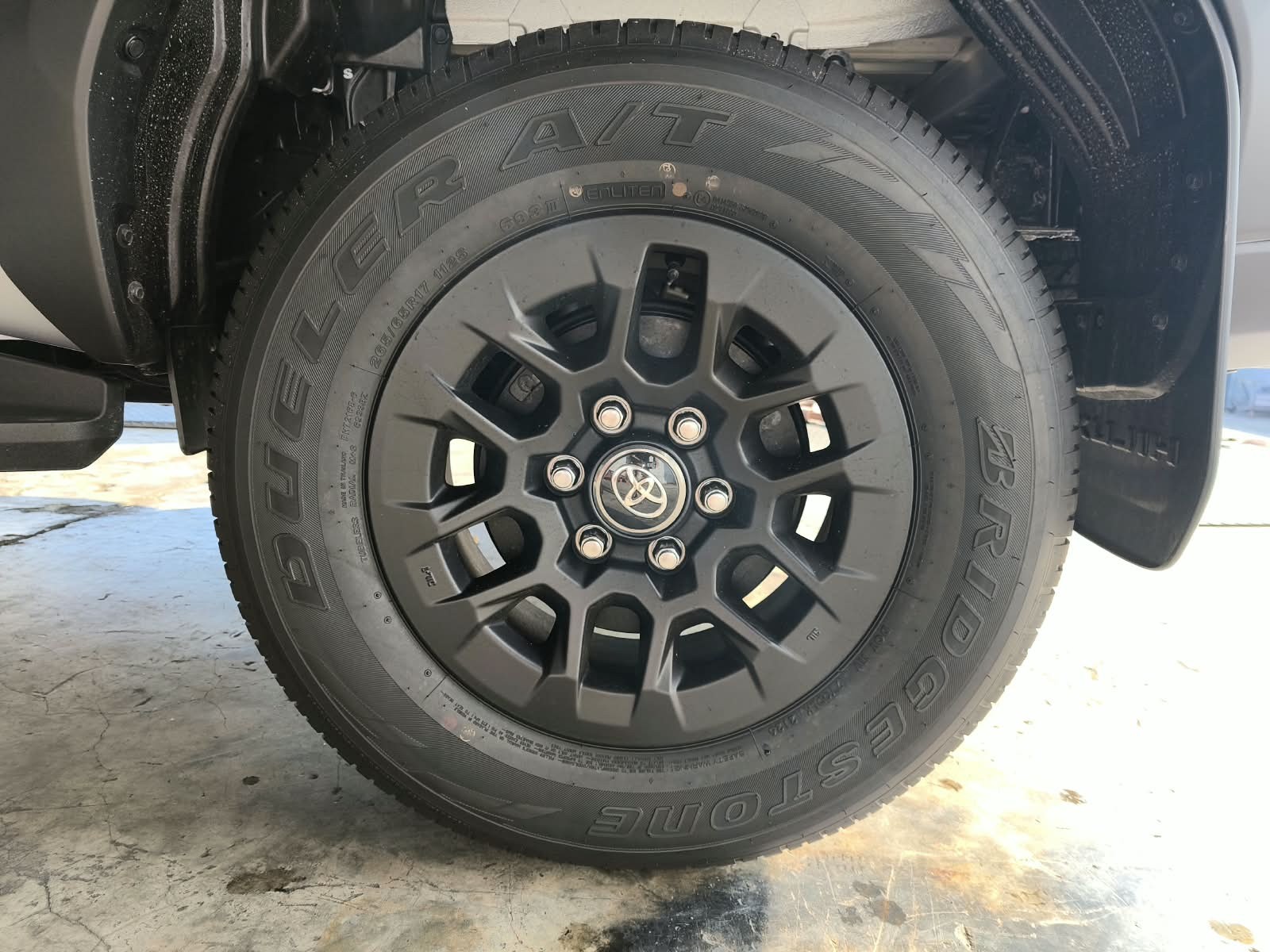 2026 TOYOTA HILUX DOUBLE CAB E 2.8 4WD MT Silver image 13