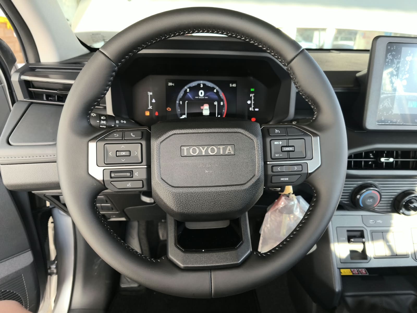 2026 TOYOTA HILUX DOUBLE CAB E 2.8 4WD MT Silver image 22