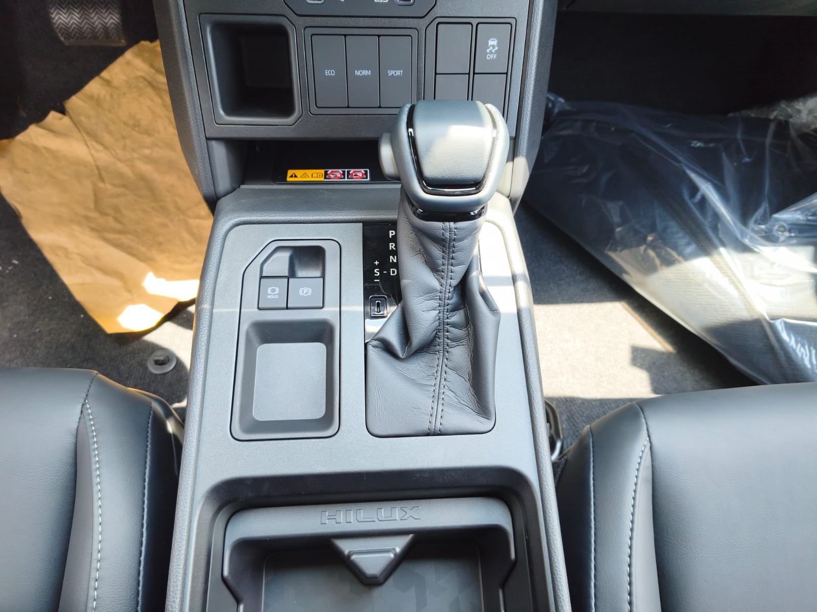 2026 TOYOTA HILUX DOUBLE CAB CONQUEST 2.8 2WD AT Black image 32