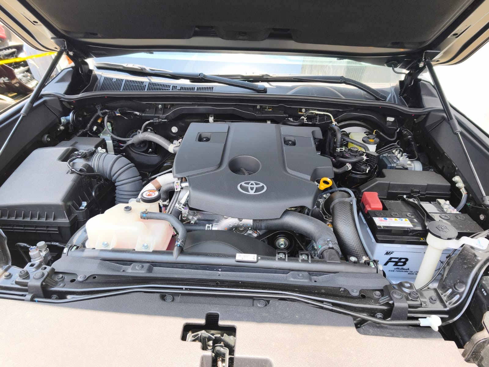 2026 TOYOTA HILUX DOUBLE CAB CONQUEST 2.8 2WD AT Black image 33