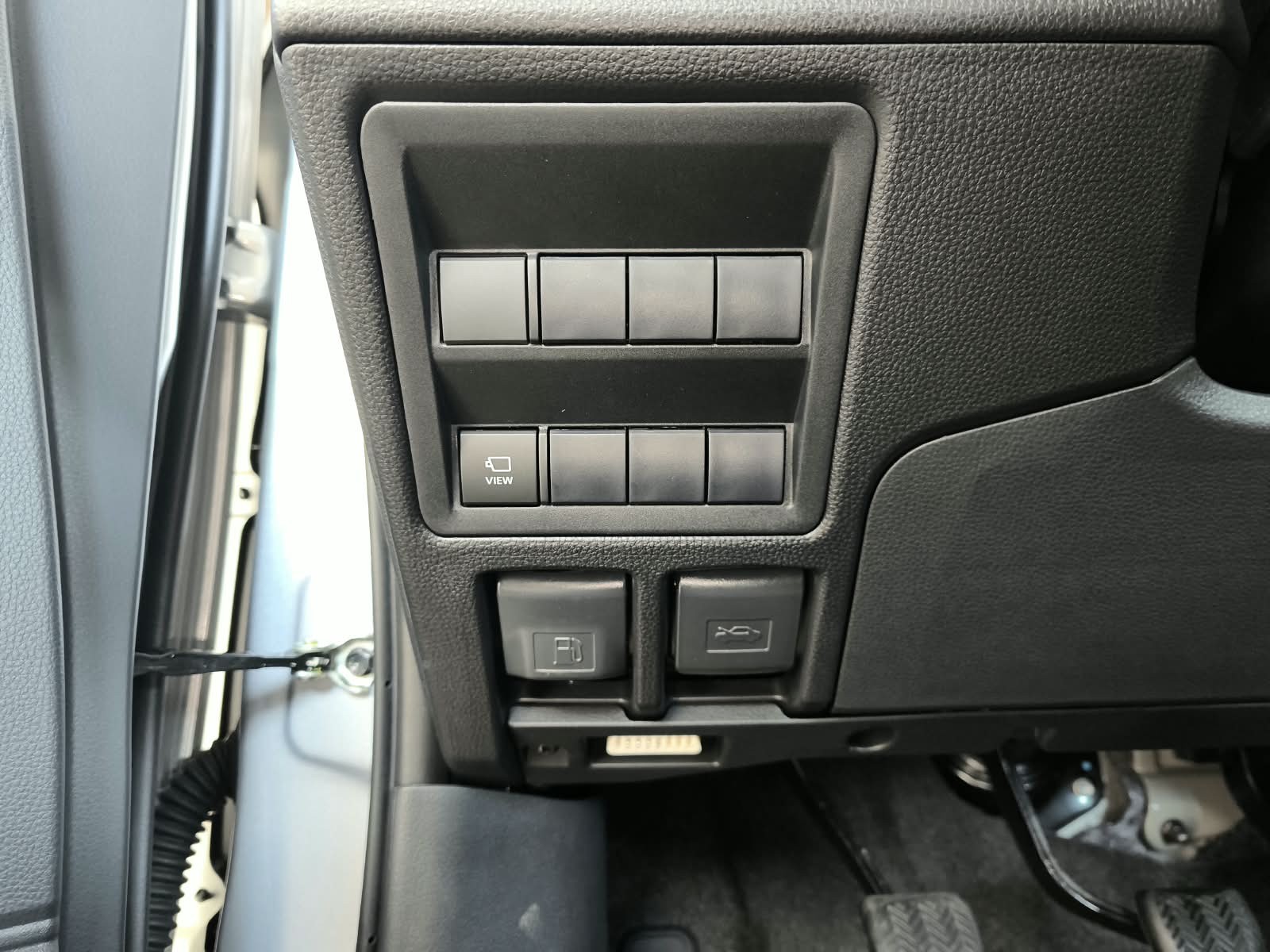 2026 TOYOTA HILUX DOUBLE CAB E 2.8 4WD MT Silver image 25