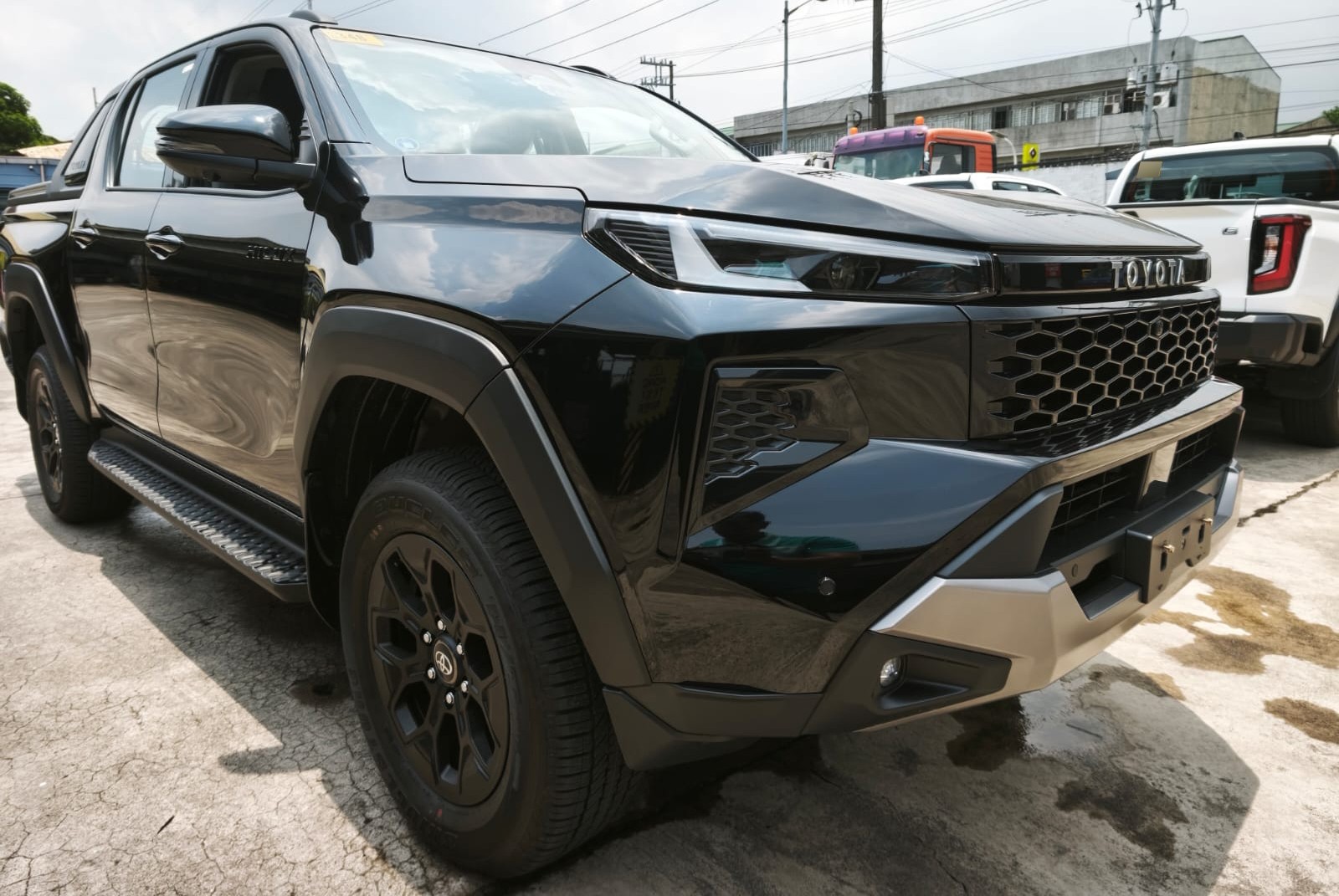 2026 TOYOTA HILUX DOUBLE CAB CONQUEST 2.8 4WD AT Black image 7