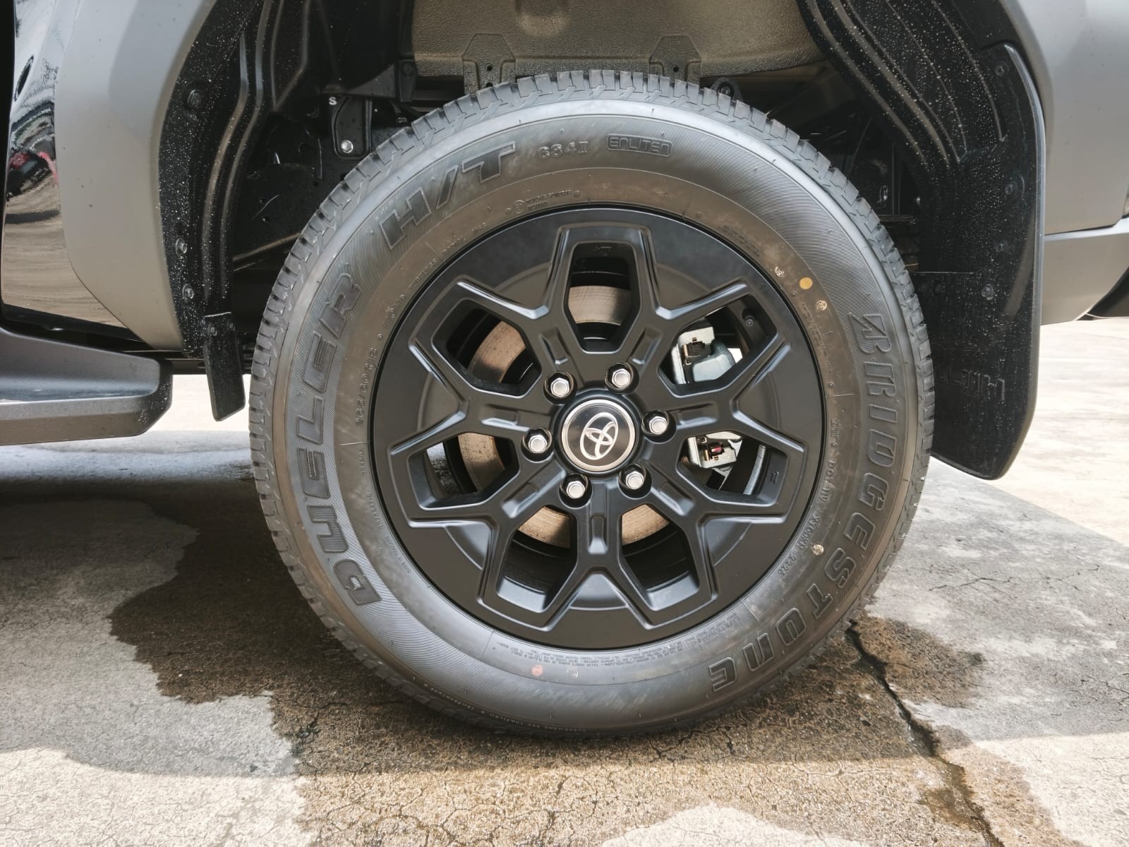 2026 TOYOTA HILUX DOUBLE CAB CONQUEST 2.8 4WD AT Black image 9
