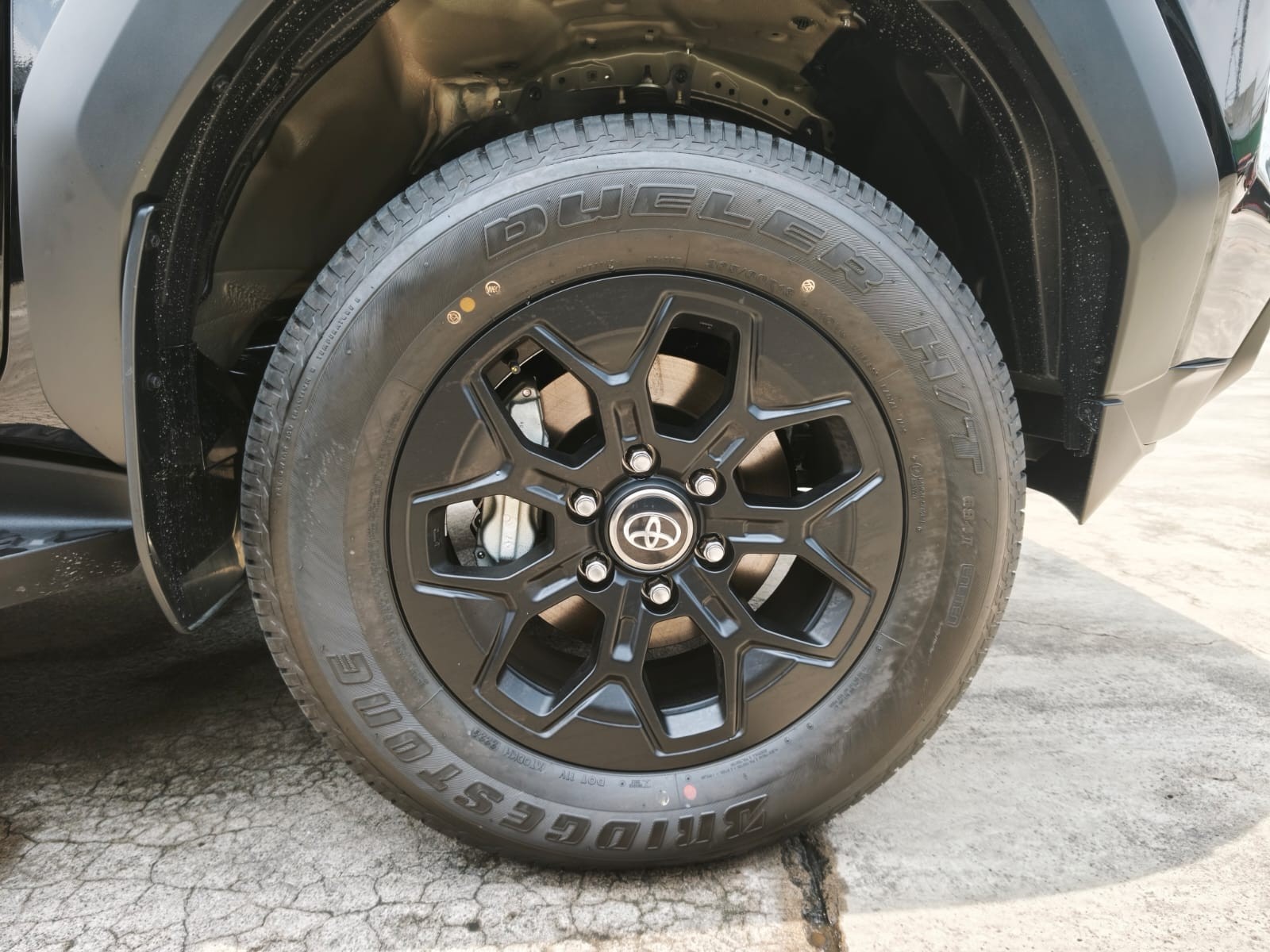 2026 TOYOTA HILUX DOUBLE CAB CONQUEST 2.8 4WD AT Black image 11