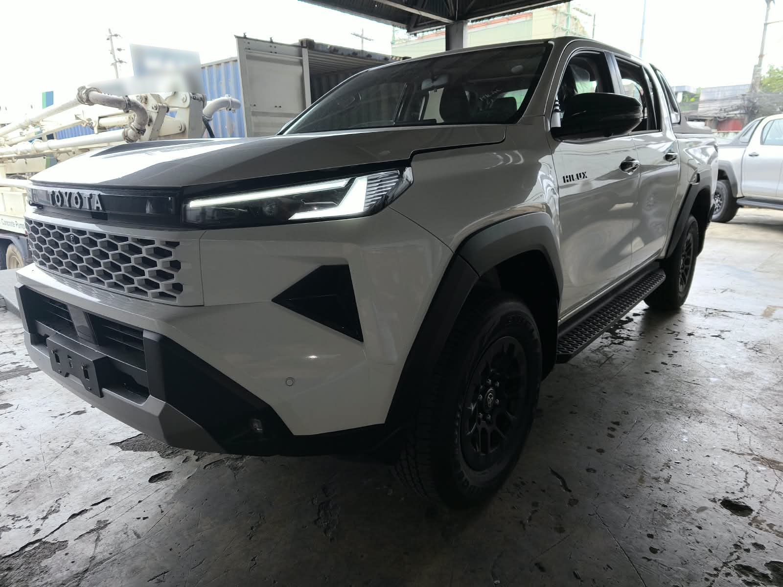 2026 TOYOTA HILUX DOUBLE CAB E 2.8 4WD MT White