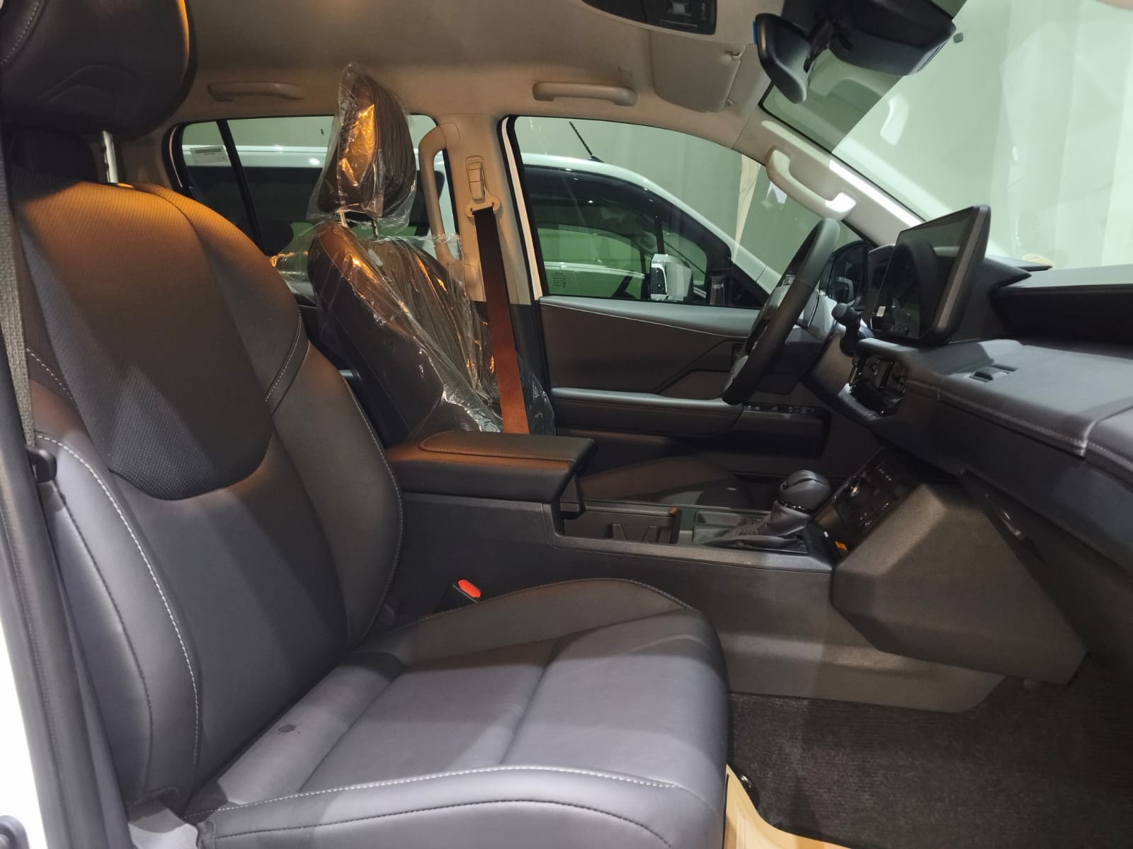 2026 TOYOTA HILUX DOUBLE CAB CONQUEST 2.8 4WD AT White image 21