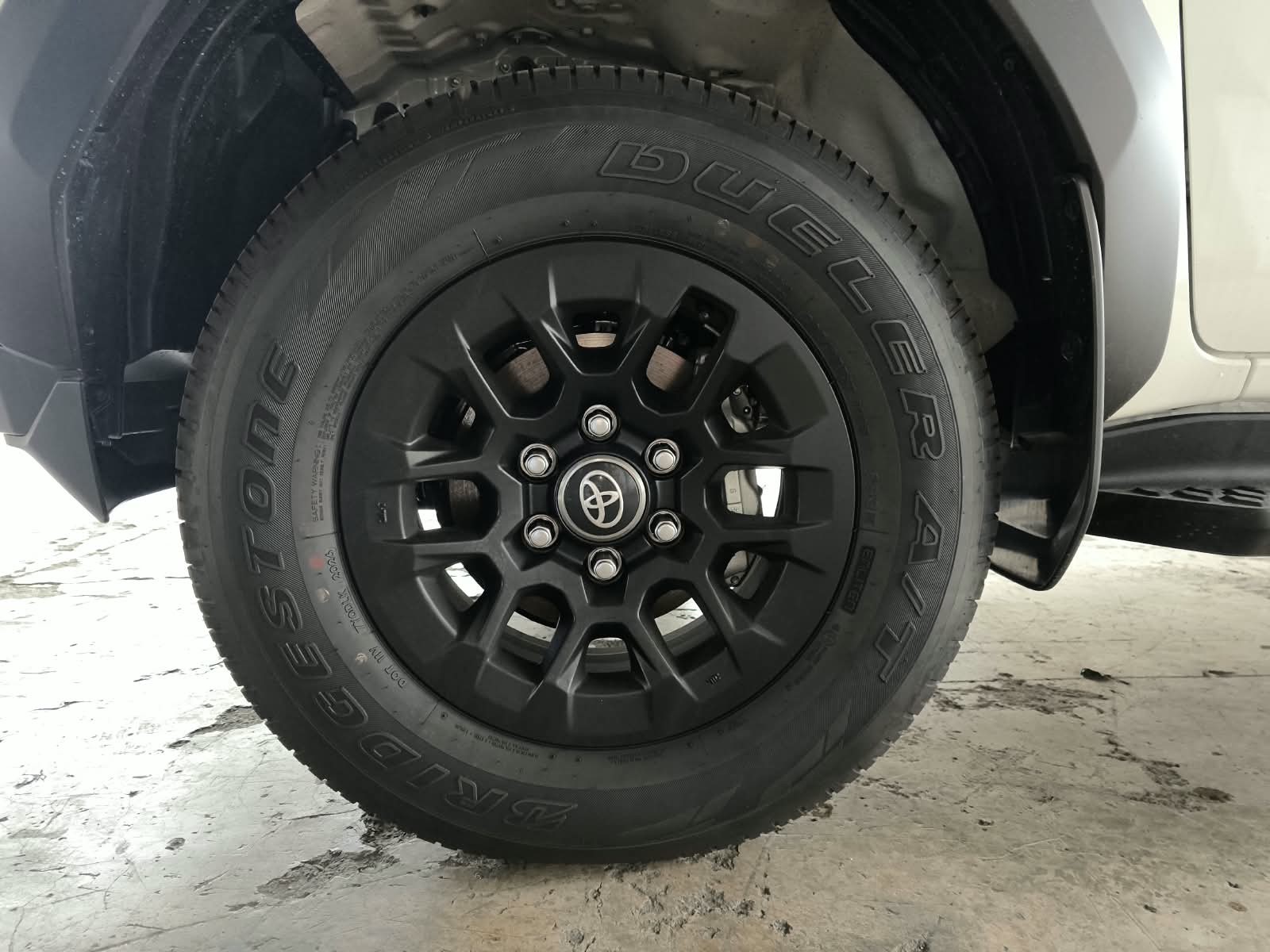 2026 TOYOTA HILUX DOUBLE CAB E 2.8 4WD MT White image 11