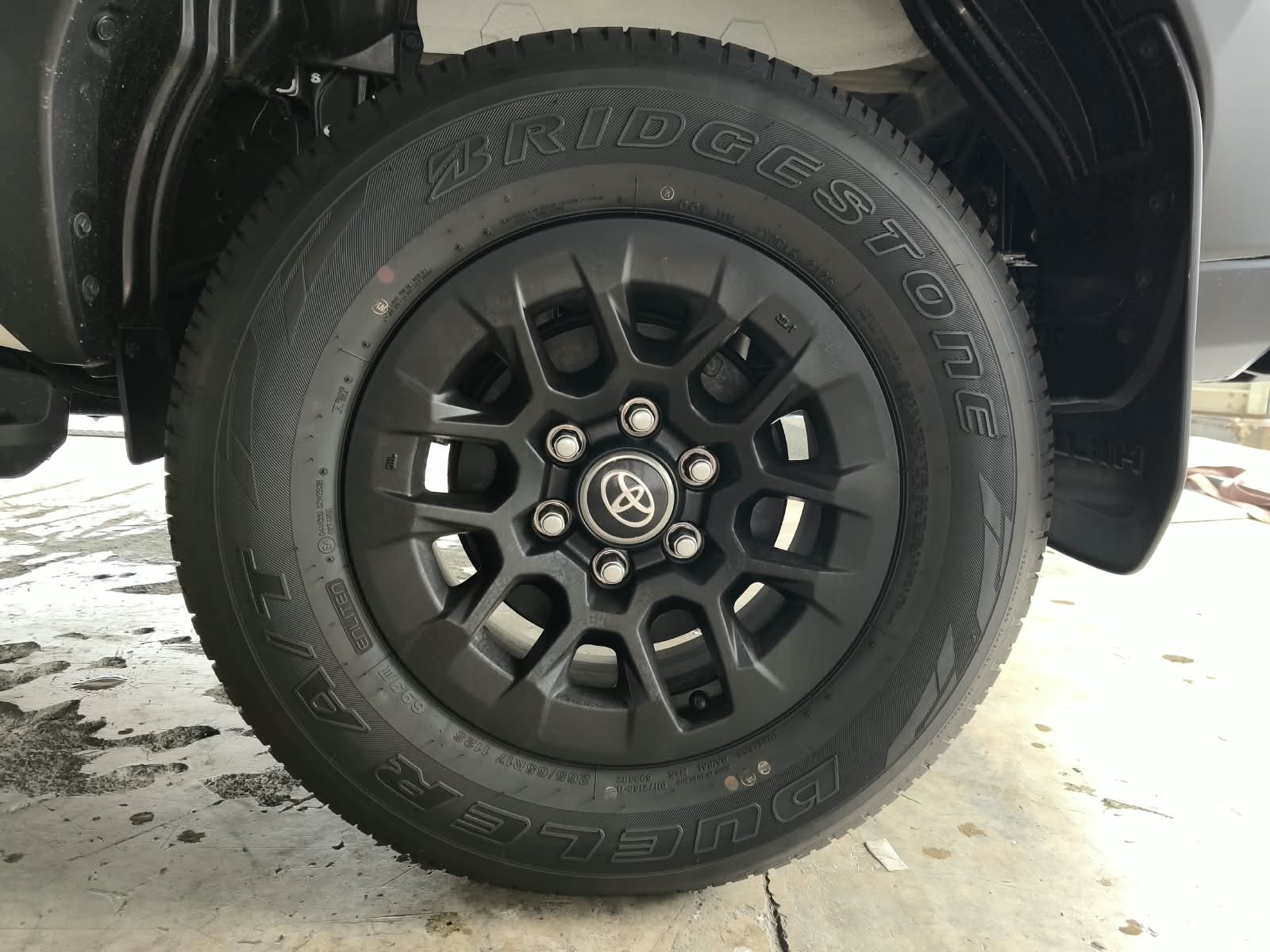 2026 TOYOTA HILUX DOUBLE CAB E 2.8 4WD MT White image 12