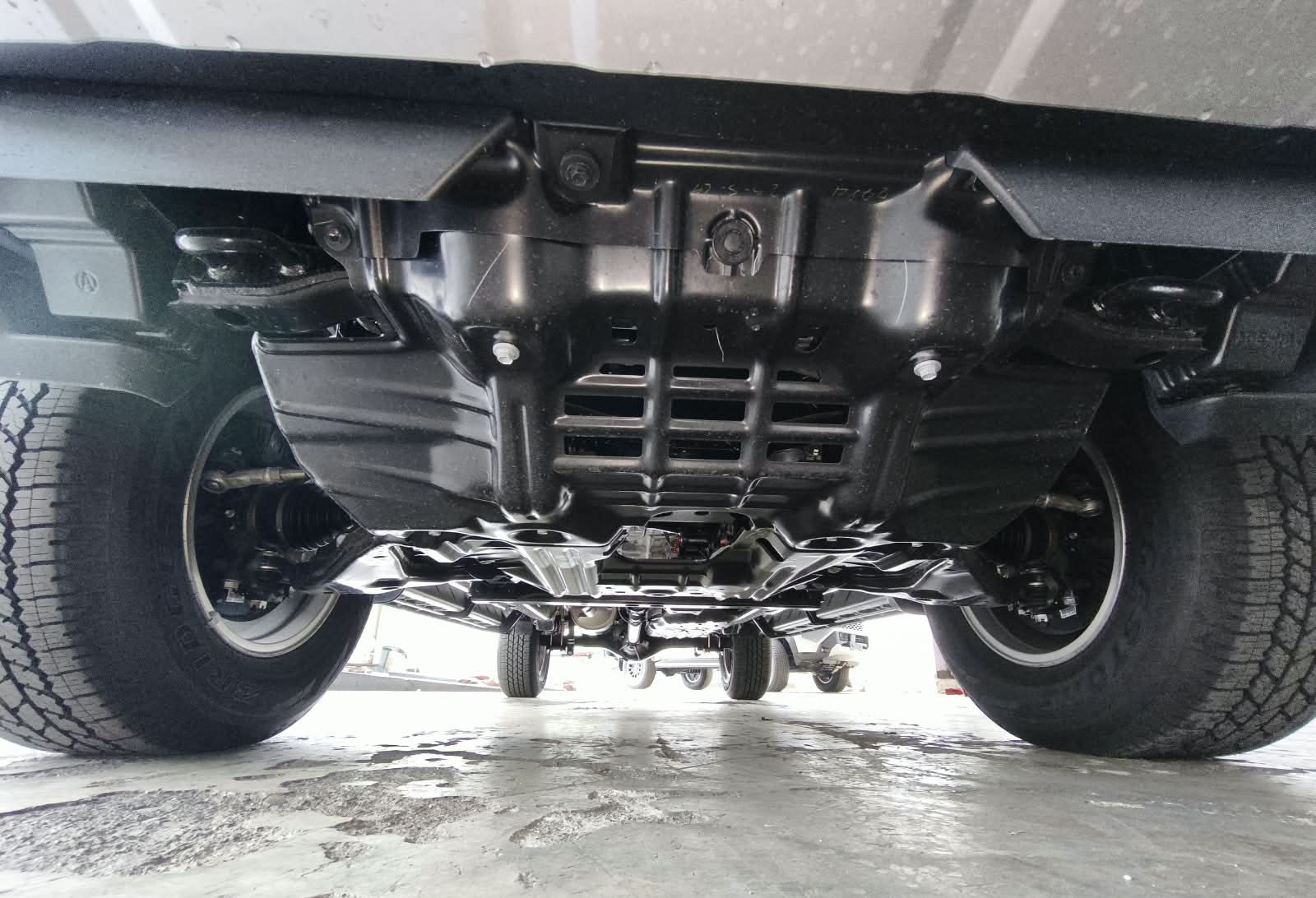 2026 TOYOTA HILUX DOUBLE CAB E 2.8 4WD MT White image 14