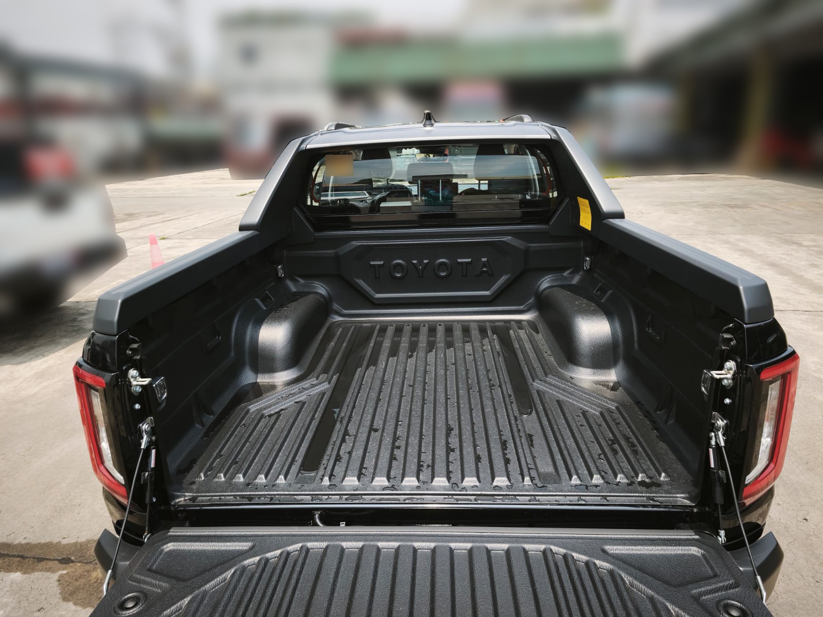2026 TOYOTA HILUX DOUBLE CAB CONQUEST 2.8 4WD AT Black image 21