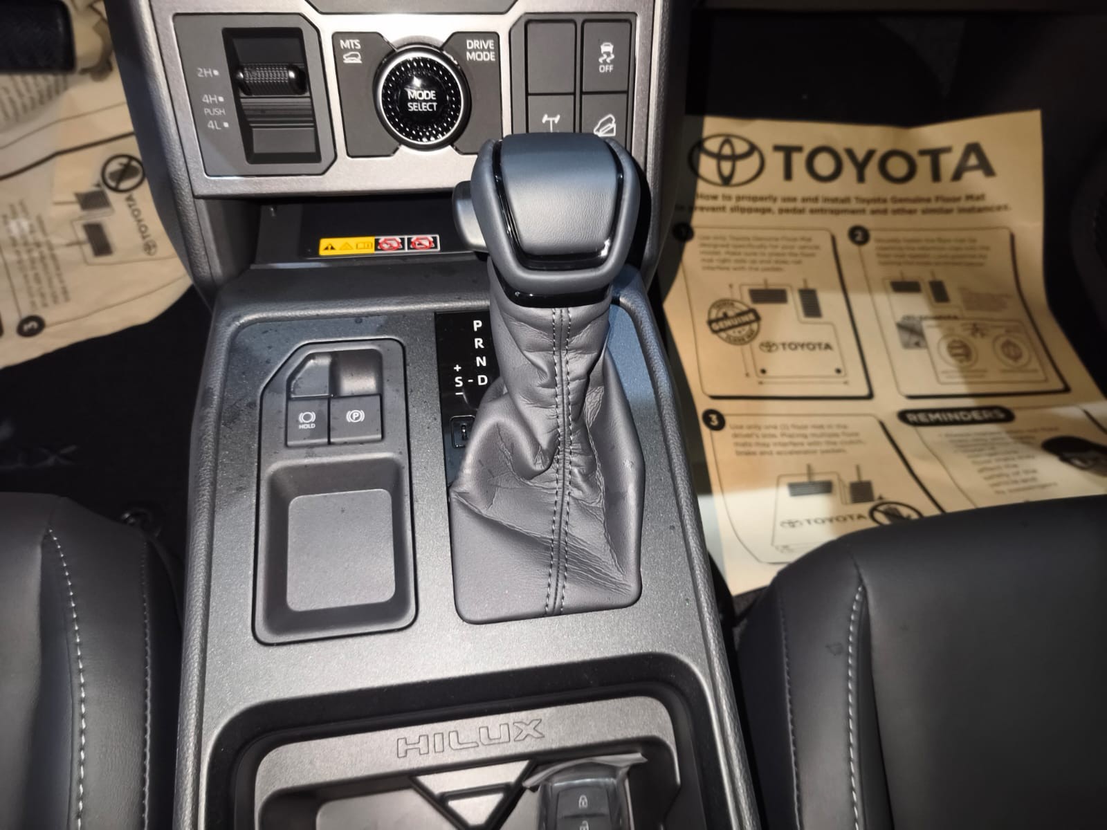 2026 TOYOTA HILUX DOUBLE CAB CONQUEST 2.8 4WD AT White image 32
