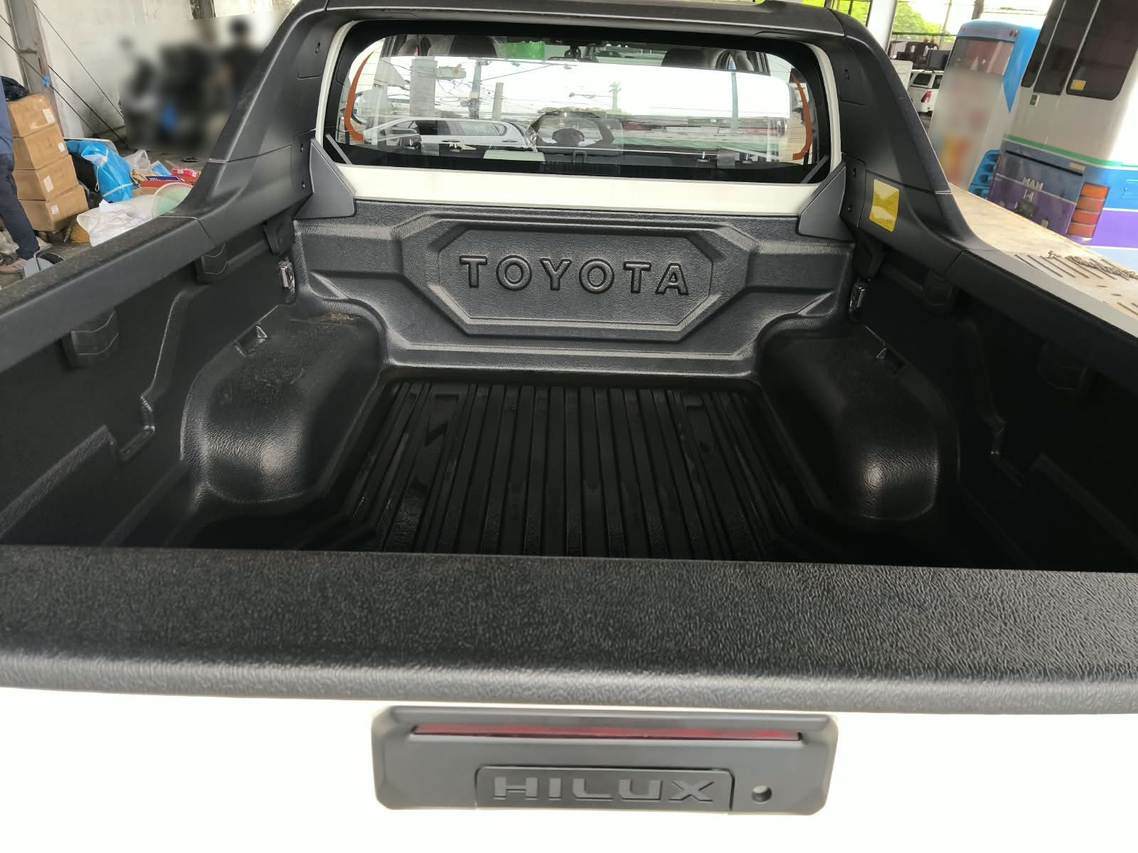 2026 TOYOTA HILUX DOUBLE CAB E 2.8 4WD MT White image 17