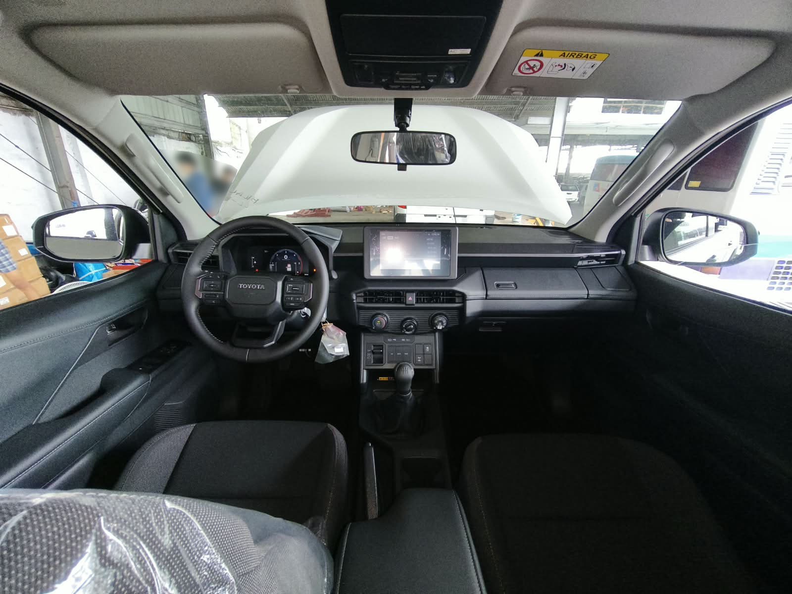 2026 TOYOTA HILUX DOUBLE CAB E 2.8 4WD MT White image 20