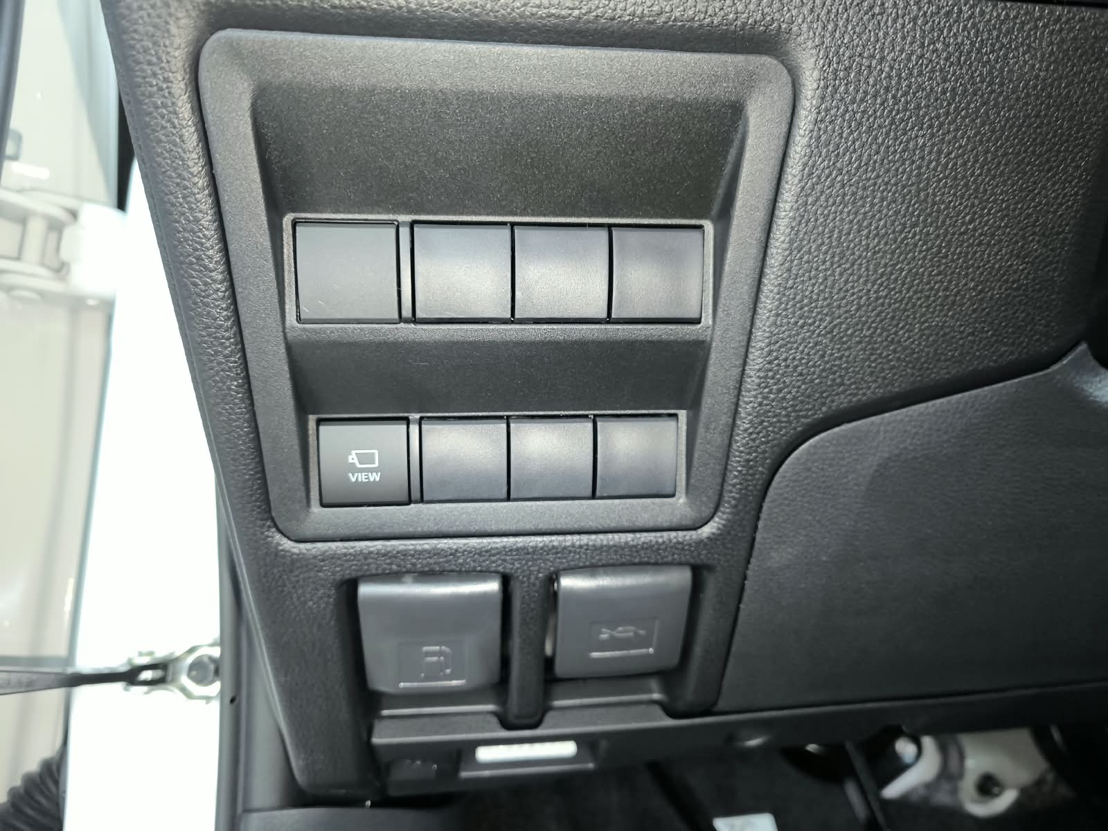 2026 TOYOTA HILUX DOUBLE CAB E 2.8 4WD MT White image 25