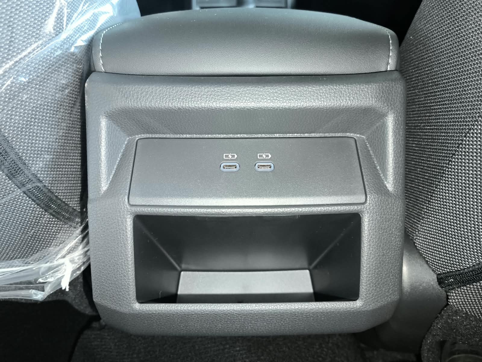 2026 TOYOTA HILUX DOUBLE CAB E 2.8 4WD MT White image 26