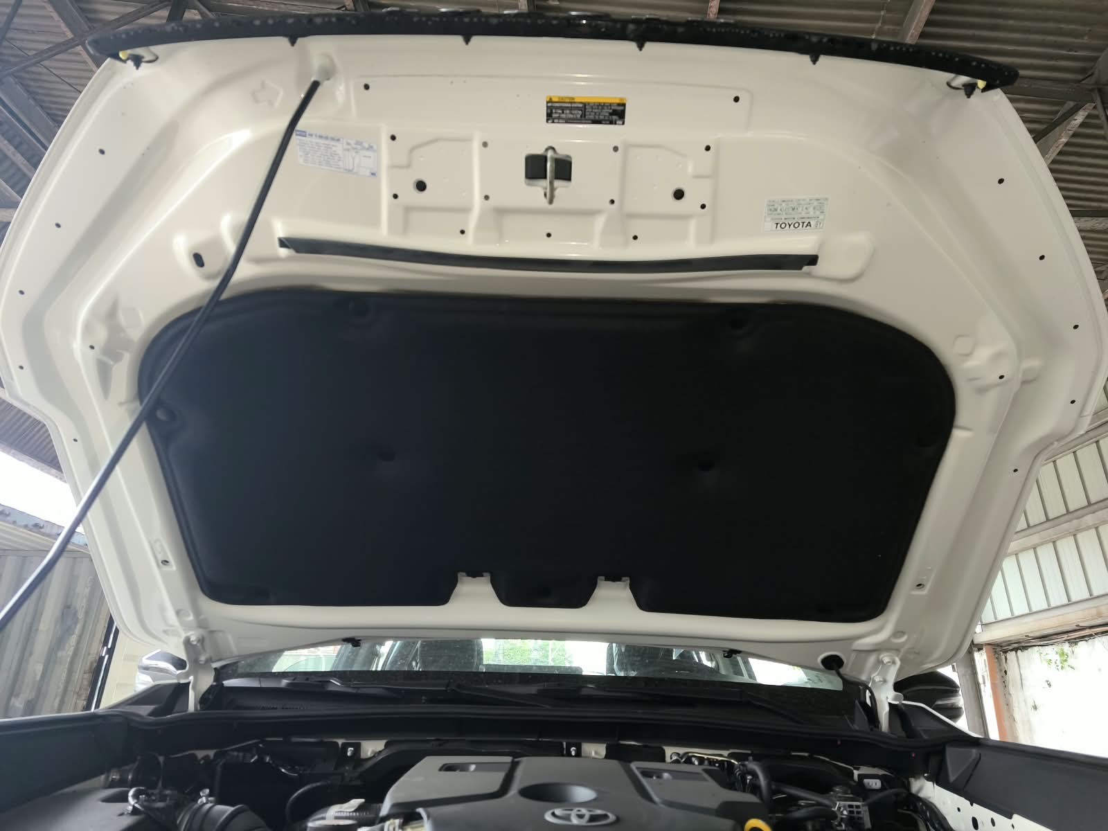 2026 TOYOTA HILUX DOUBLE CAB E 2.8 4WD MT White image 29