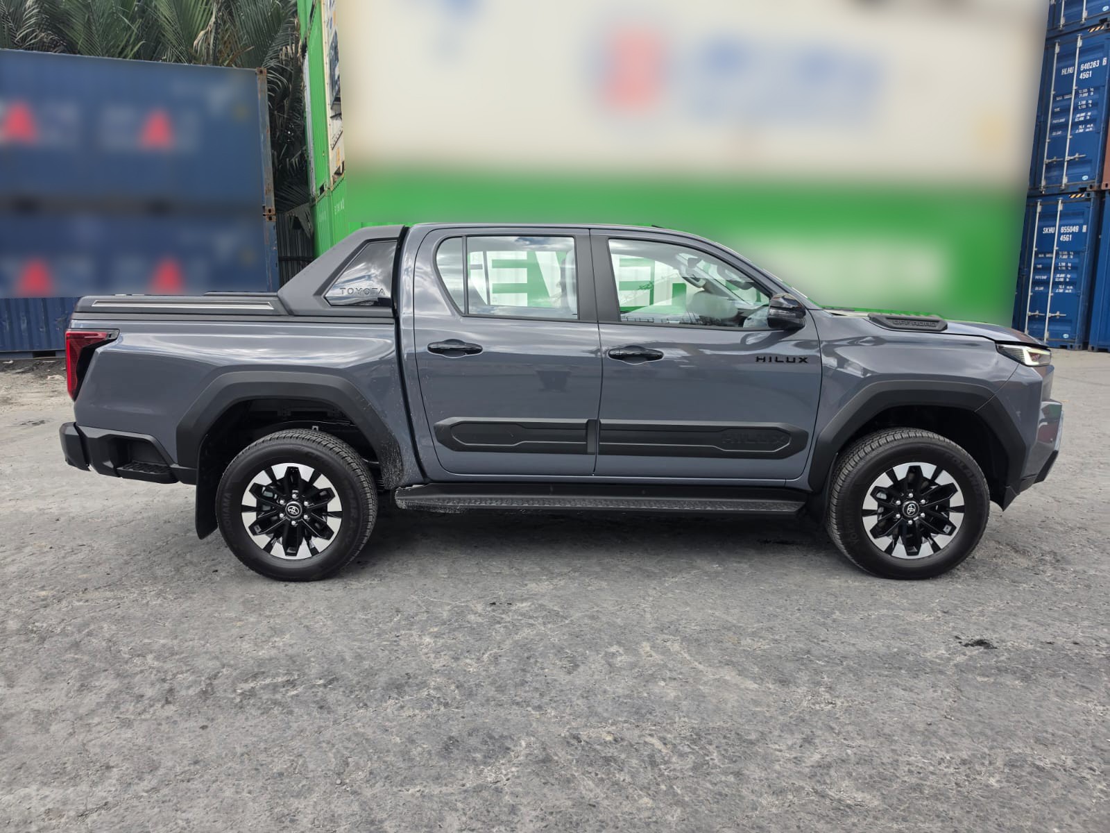 2026 TOYOTA HILUX DOUBLE CAB TRAILHUNTER 2.8 4WD AT Gray image 6