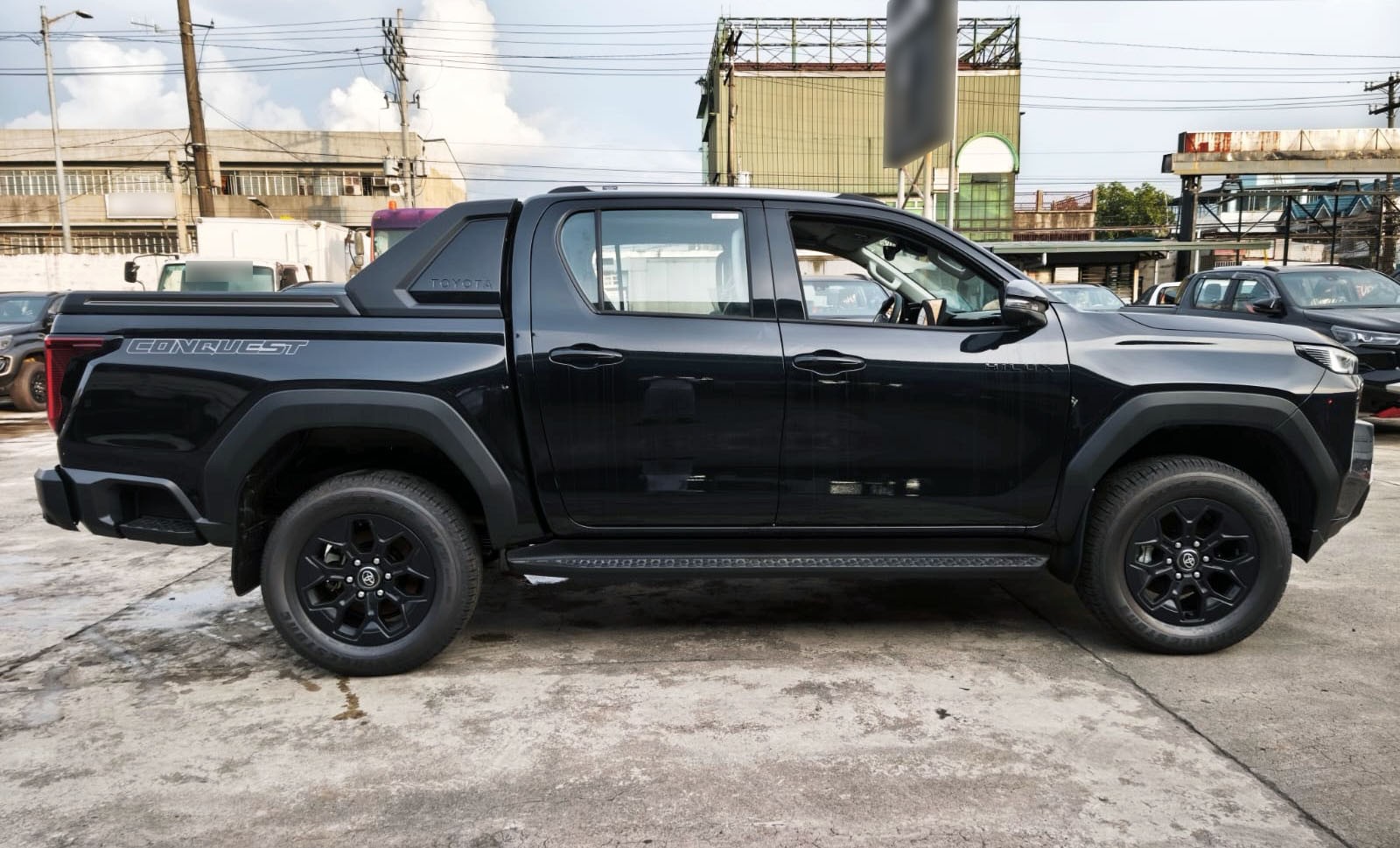 2026 TOYOTA HILUX DOUBLE CAB CONQUEST 2.8 4WD AT Black image 6