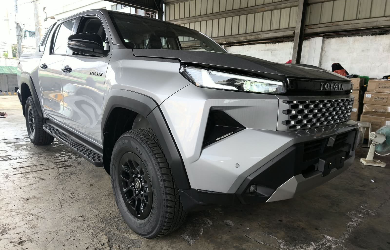 2026 TOYOTA HILUX DOUBLE CAB E 2.8 4WD MT Silver image 7