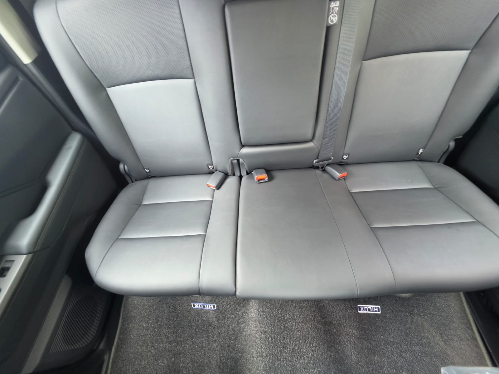 2026 TOYOTA HILUX DOUBLE CAB TRAILHUNTER 2.8 4WD AT Gray image 19