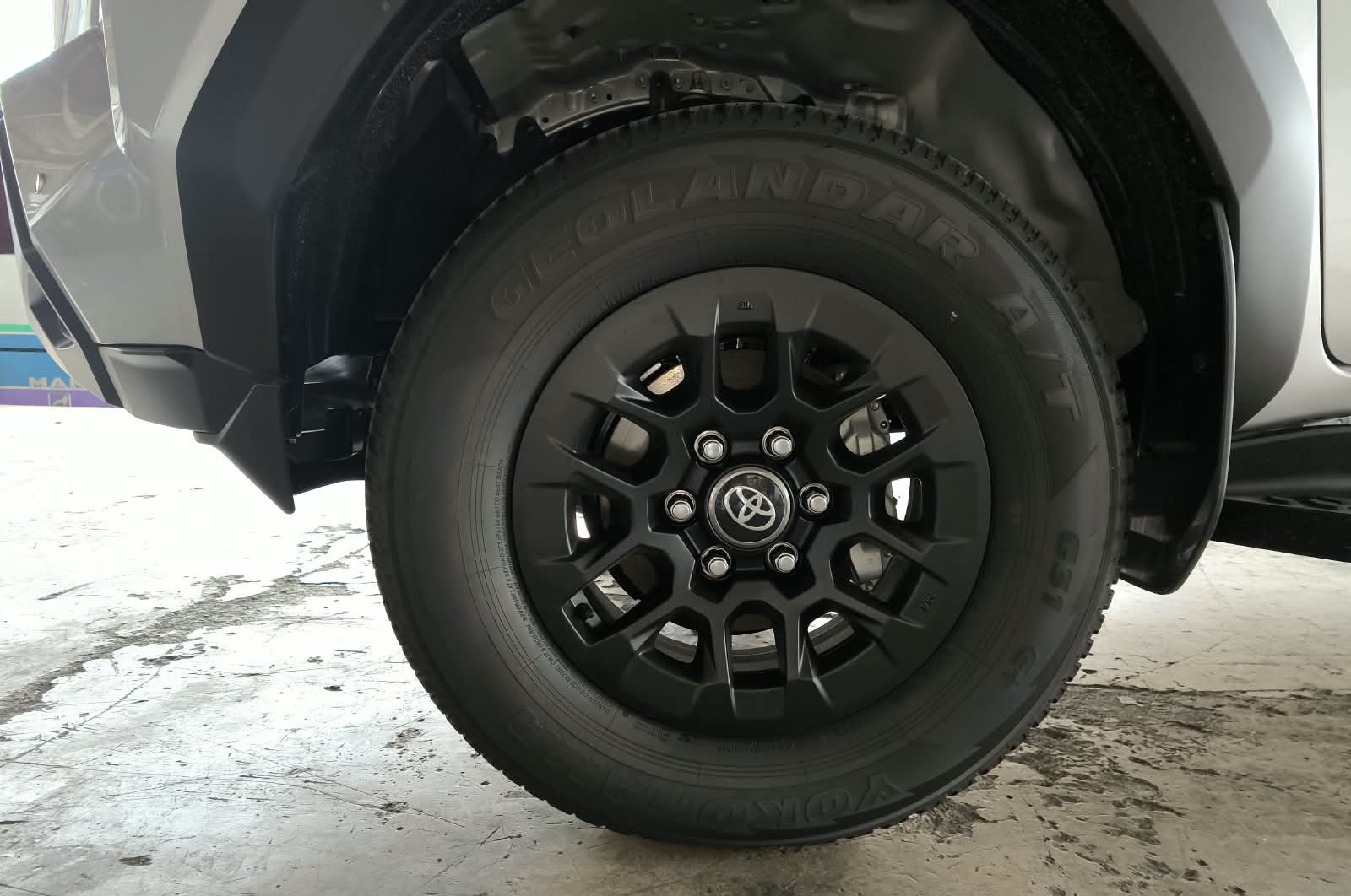 2026 TOYOTA HILUX DOUBLE CAB E 2.8 4WD MT Silver image 10