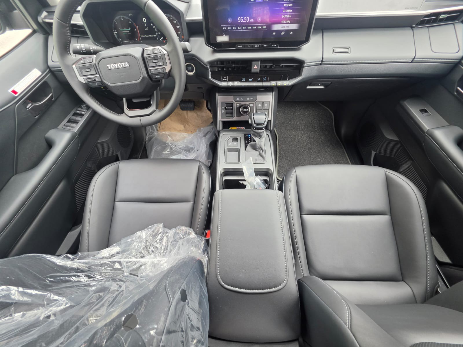 2026 TOYOTA HILUX DOUBLE CAB TRAILHUNTER 2.8 4WD AT Gray image 24