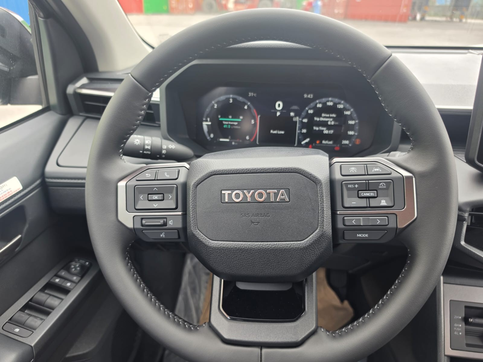 2026 TOYOTA HILUX DOUBLE CAB TRAILHUNTER 2.8 4WD AT Gray image 25