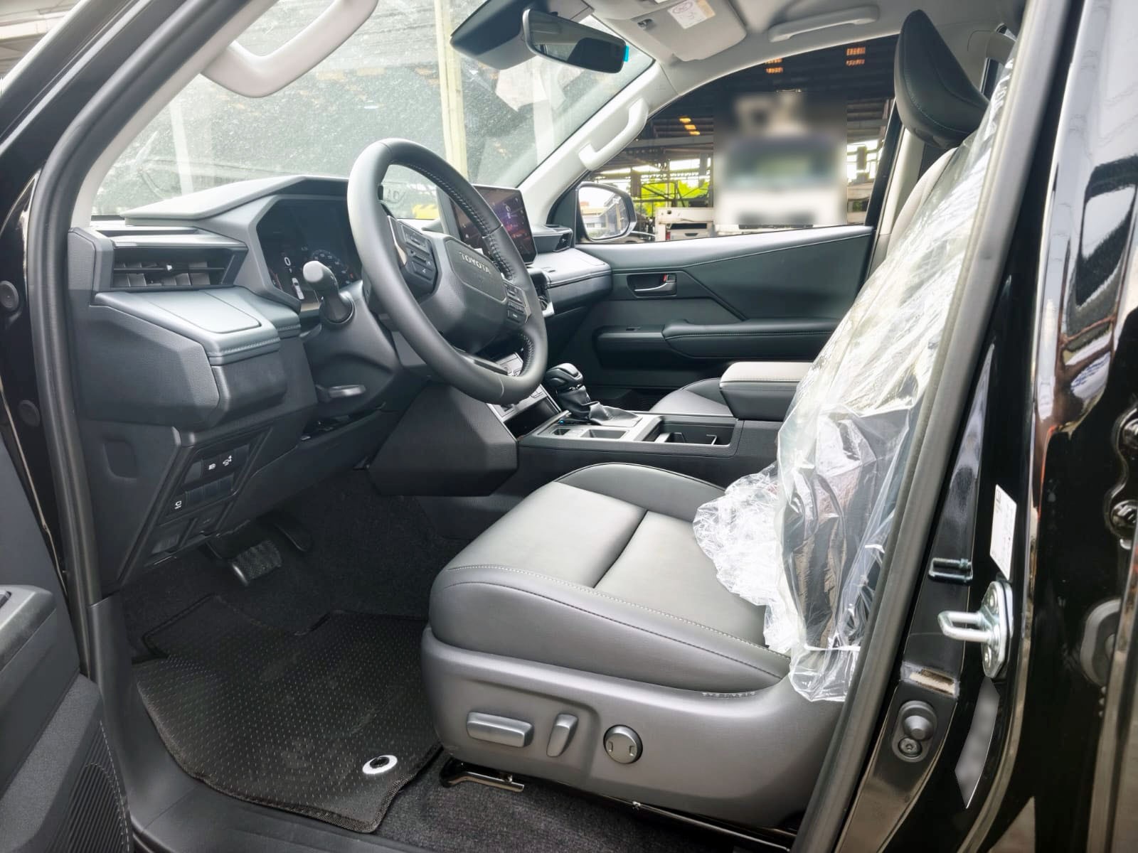 2026 TOYOTA HILUX DOUBLE CAB CONQUEST 2.8 4WD AT Black image 20