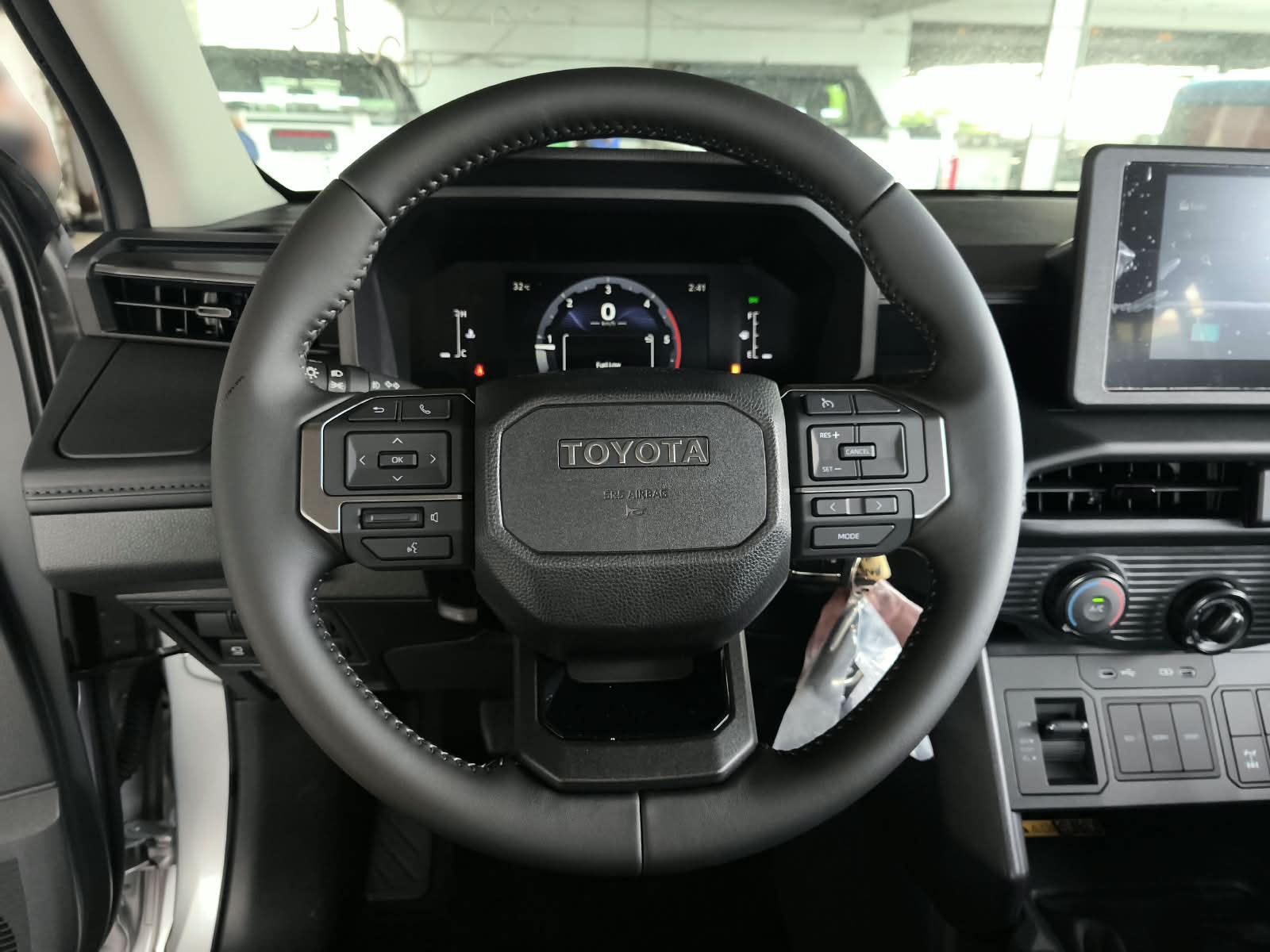 2026 TOYOTA HILUX DOUBLE CAB E 2.8 4WD MT Silver image 22