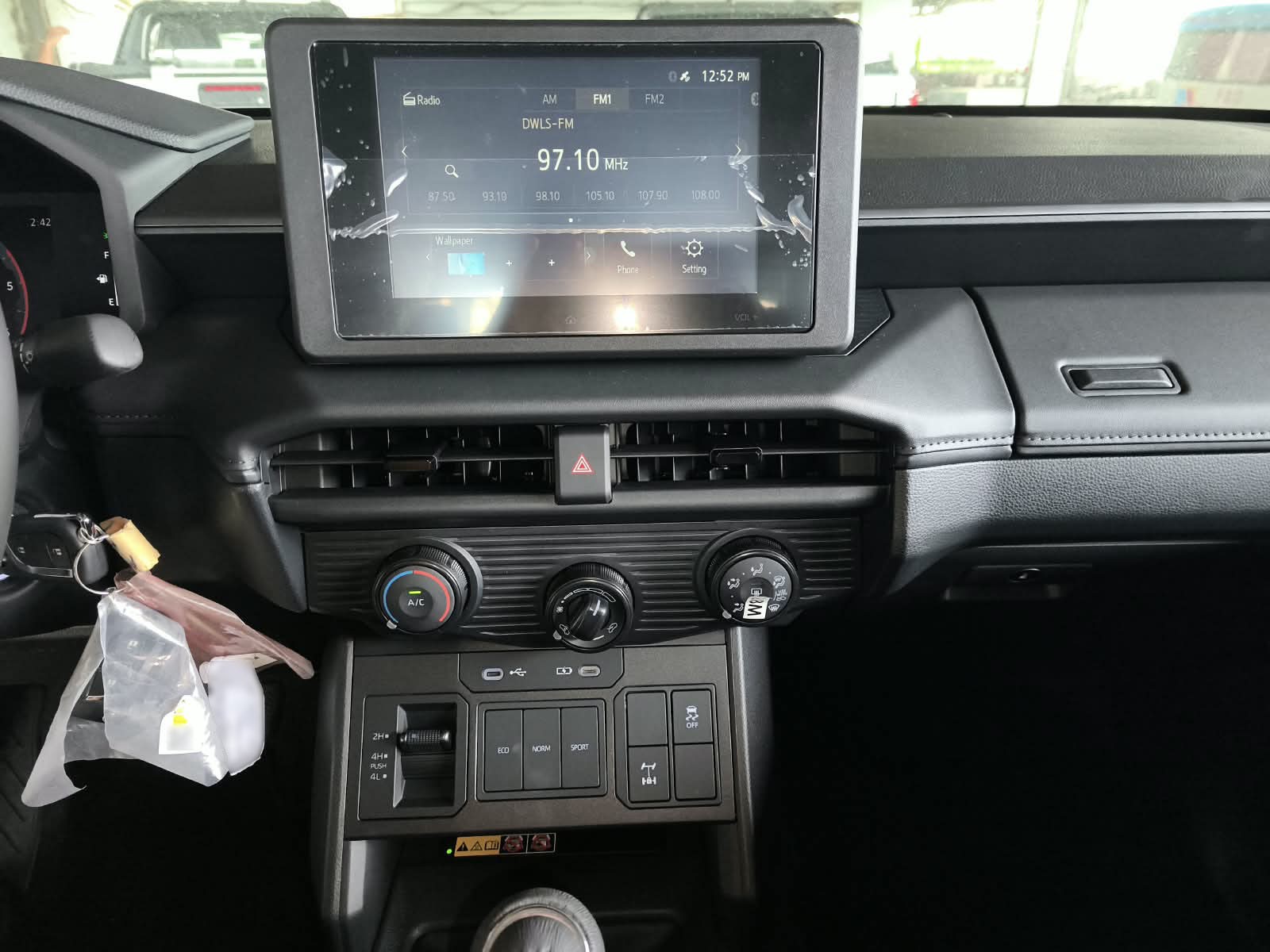 2026 TOYOTA HILUX DOUBLE CAB E 2.8 4WD MT Silver image 24