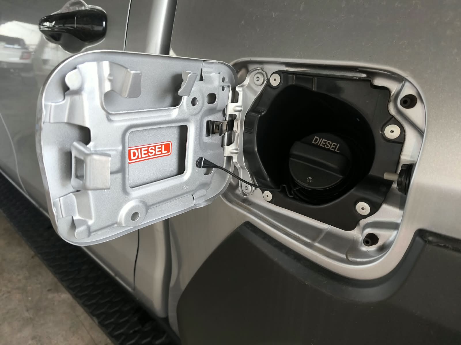 2026 TOYOTA HILUX DOUBLE CAB E 2.8 4WD MT Silver image 30