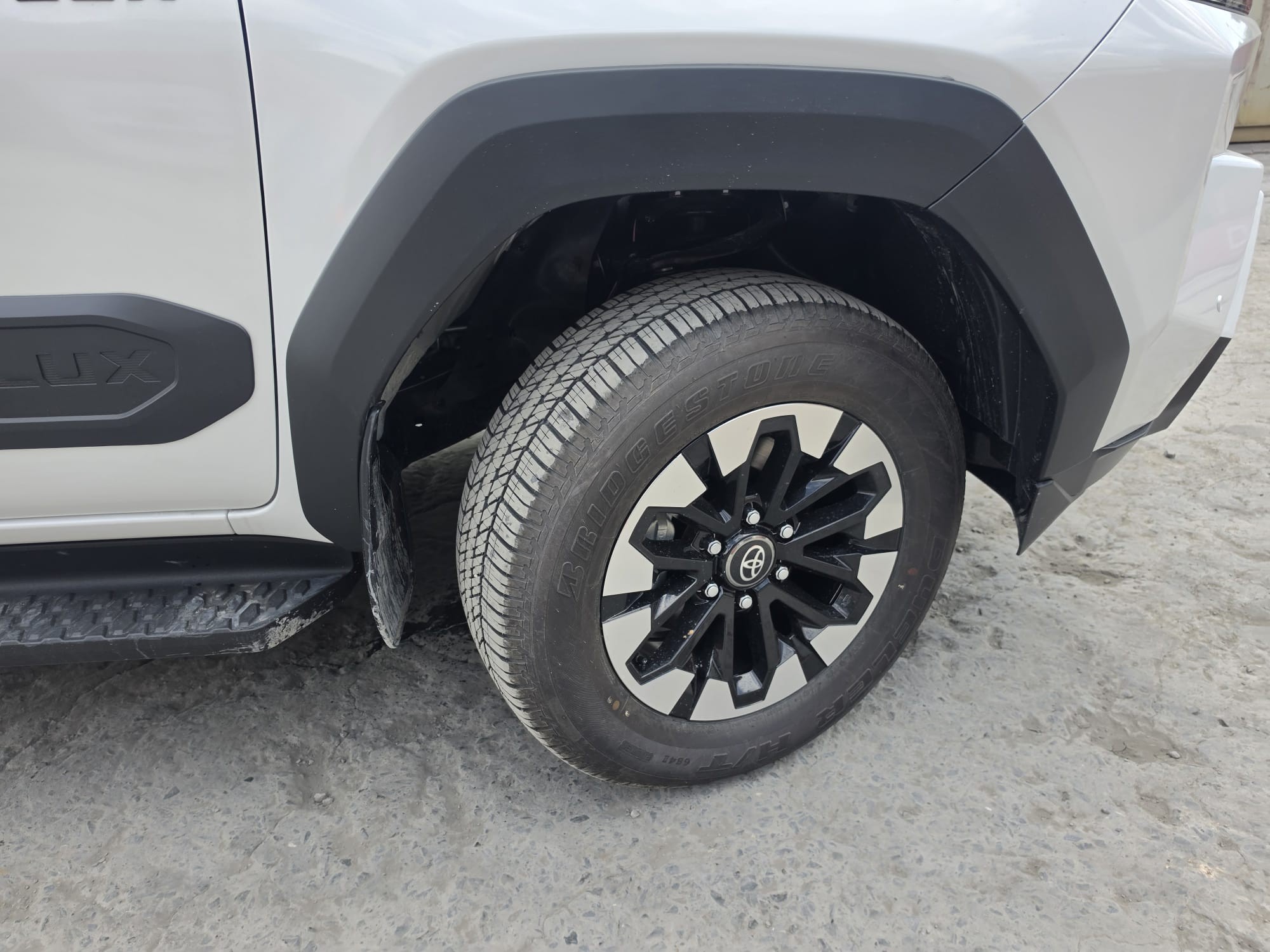 2026 TOYOTA HILUX DOUBLE CAB TRAILHUNTER 2.8 4WD AT White image 11
