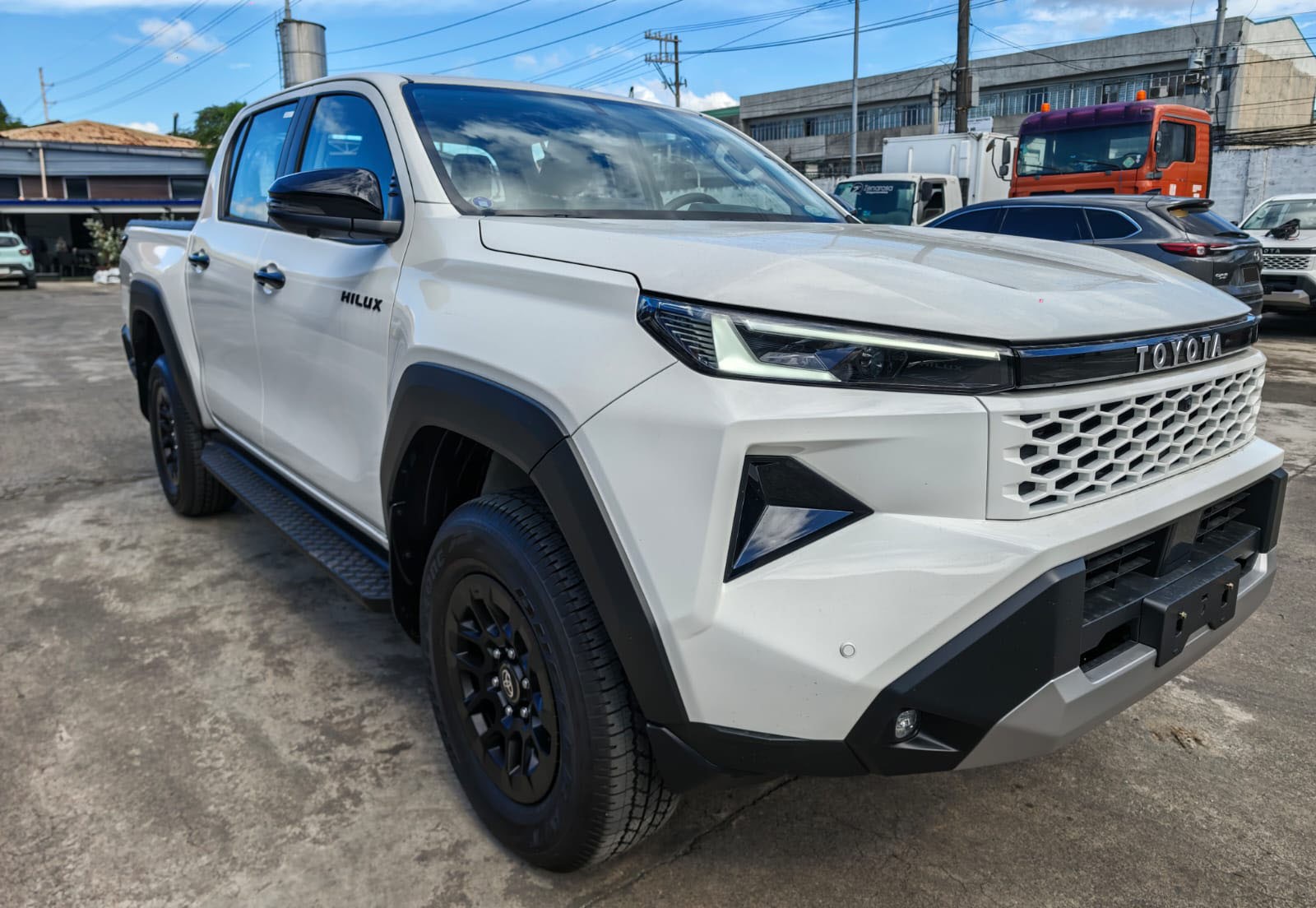 2026 TOYOTA HILUX DOUBLE CAB E 2.8 4WD MT White image 7