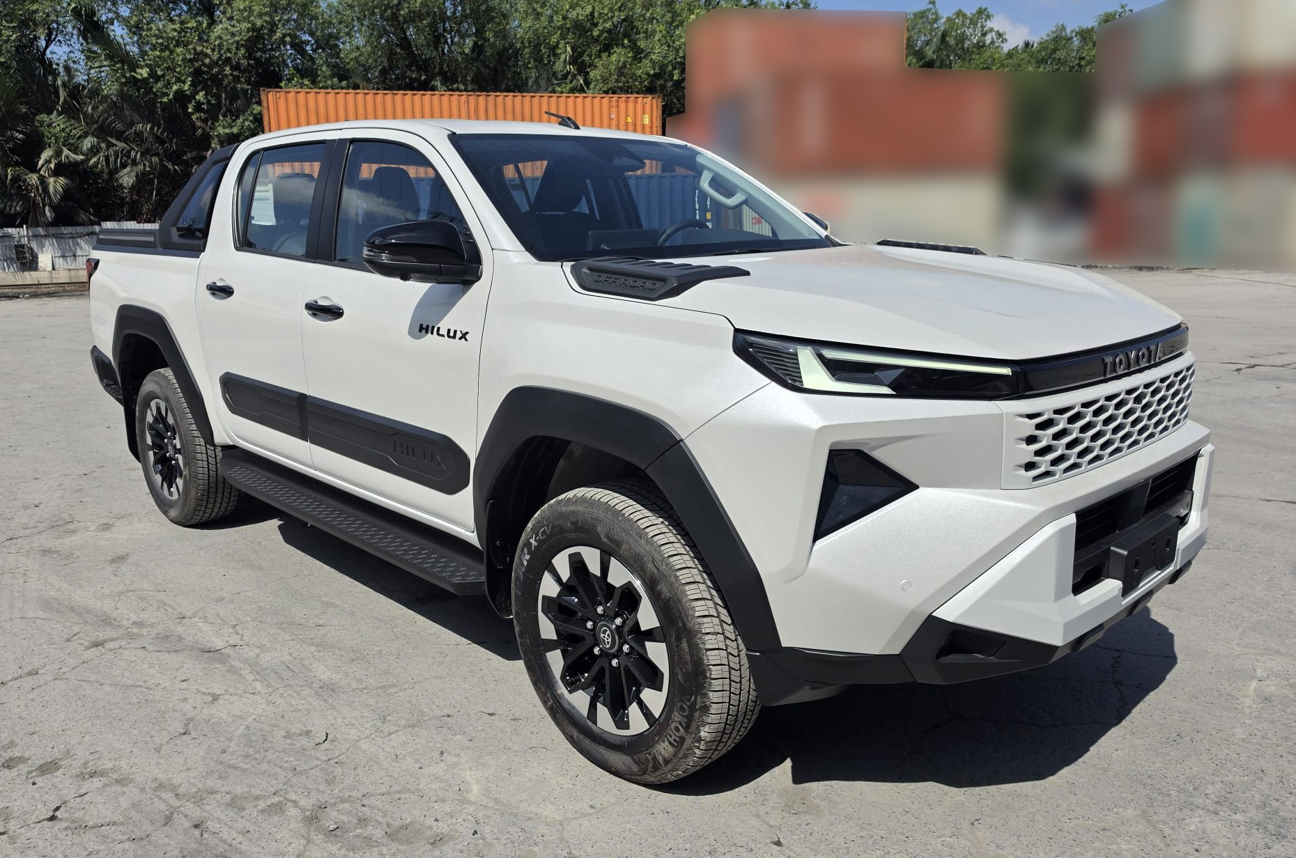 2026 TOYOTA HILUX DOUBLE CAB TRAILHUNTER 2.8 4WD AT White image 7