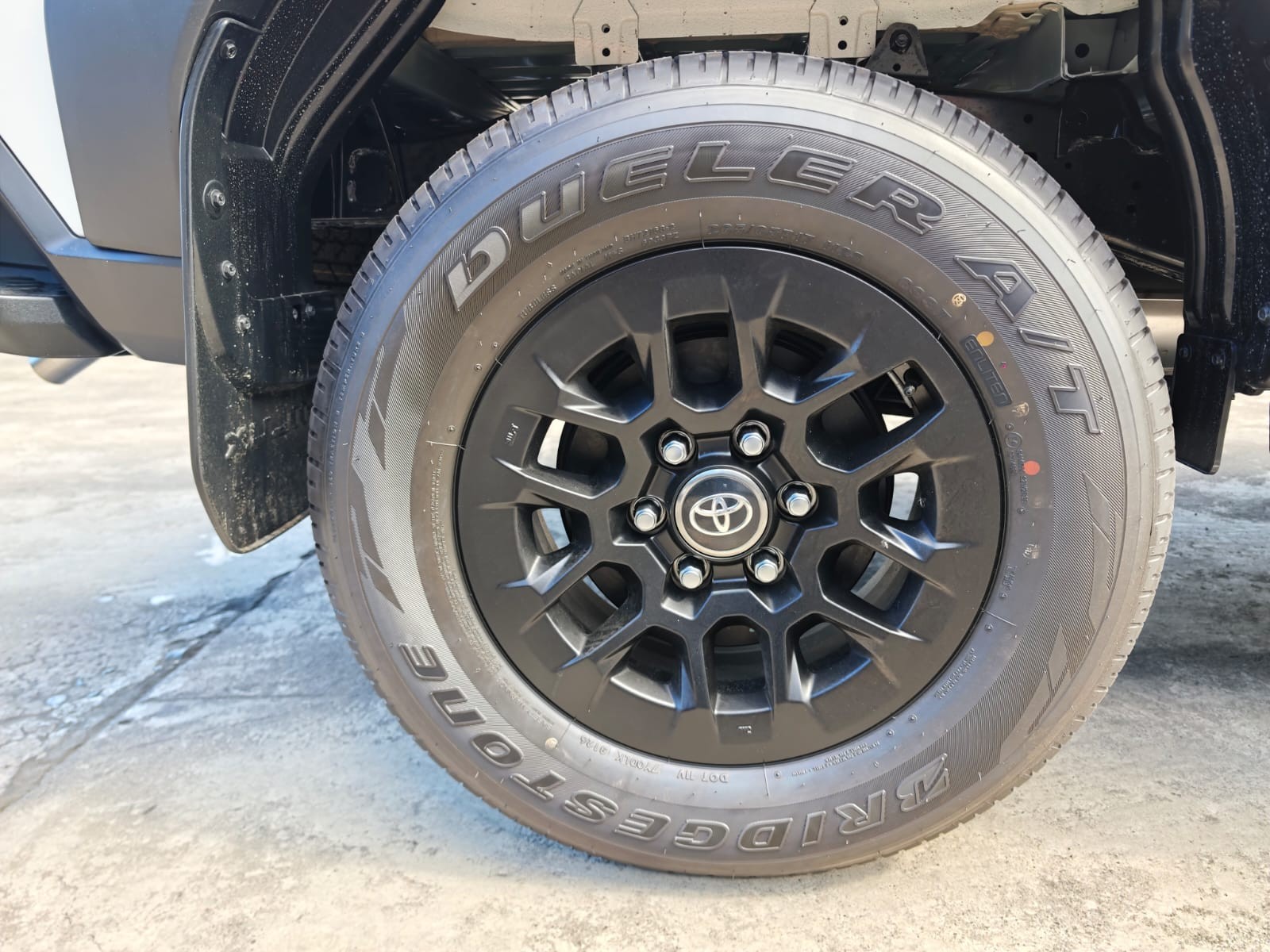 2026 TOYOTA HILUX DOUBLE CAB E 2.8 4WD MT White image 11