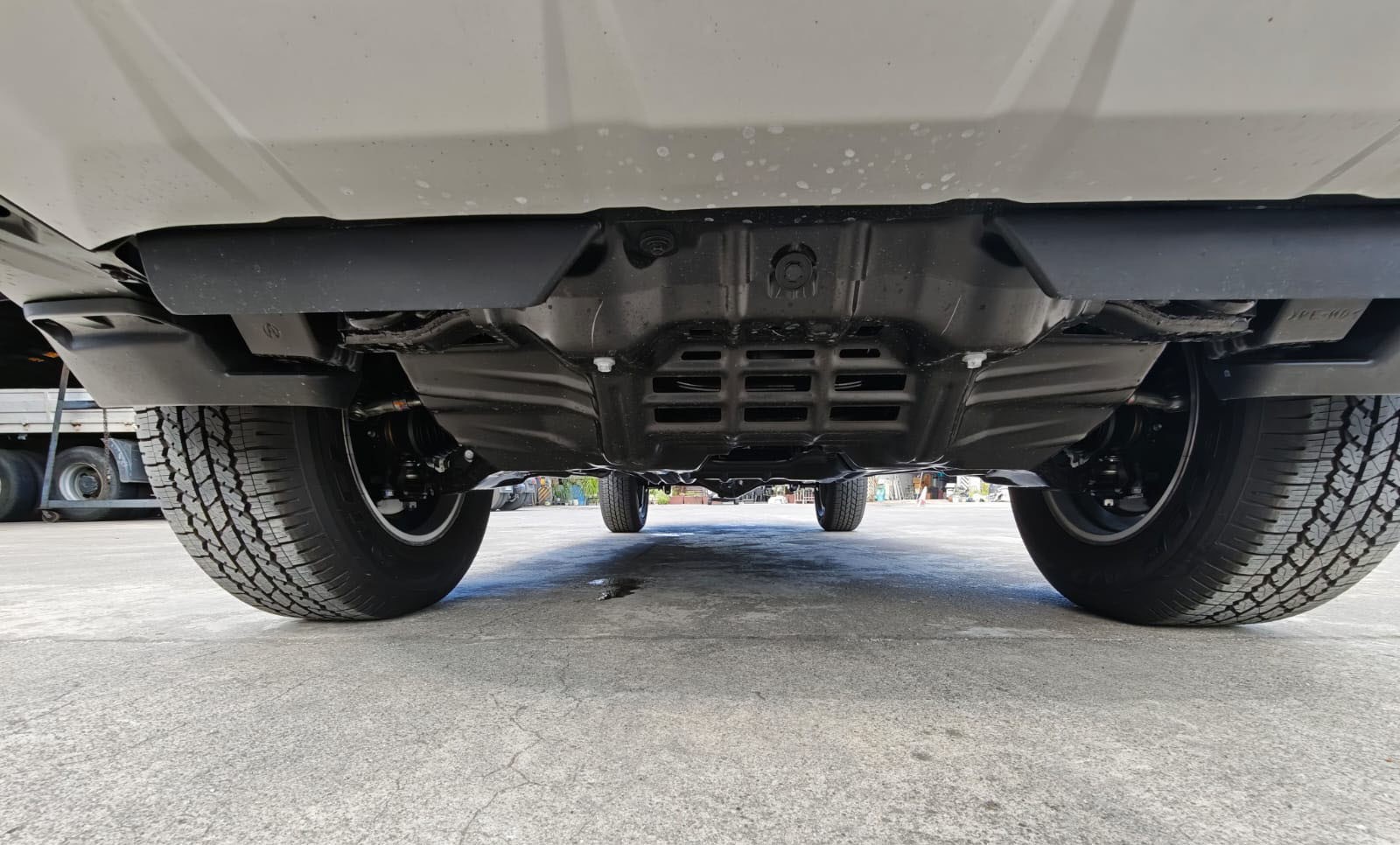 2026 TOYOTA HILUX DOUBLE CAB E 2.8 4WD MT White image 14